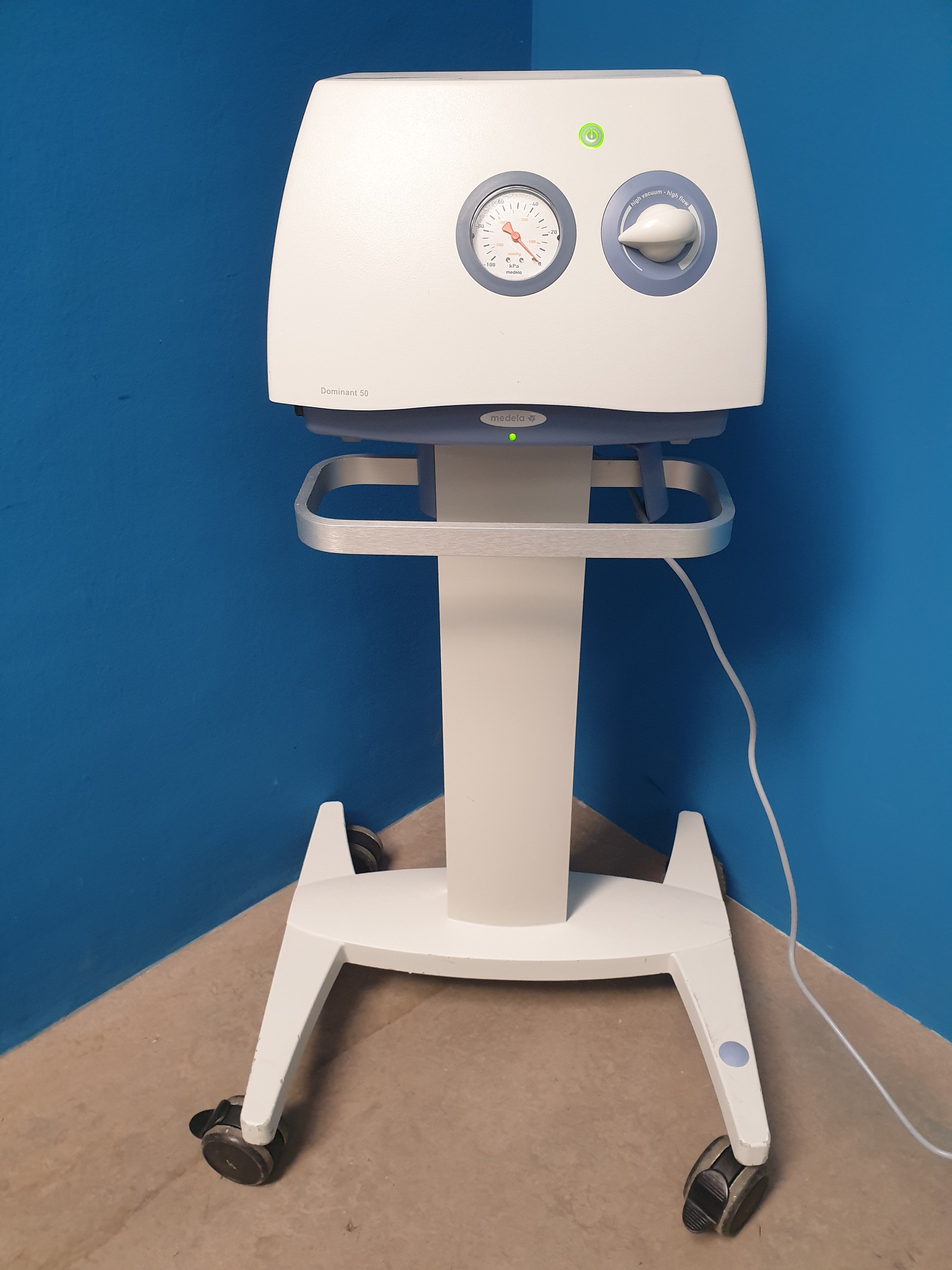 Medela Dominant 50 // 150 Watt // 600.5701 Absaugpumpe Absauggerät Sekretsauger Fahrbar — image 1 of 7