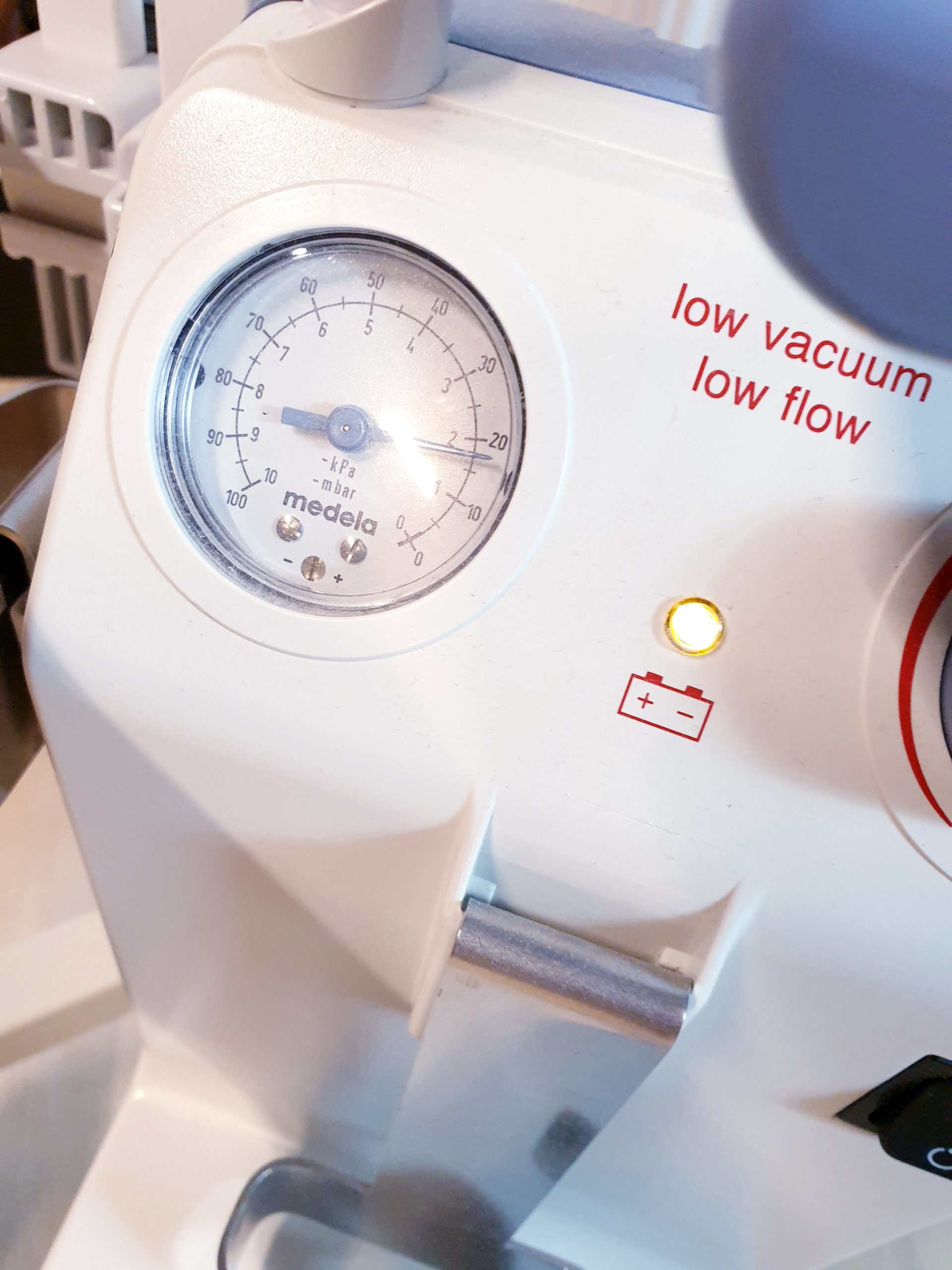 Medela Vario 8 Suction Pump Absaugpumpe Sekretsauger auf fahrbarem Gestell thumbnail 3