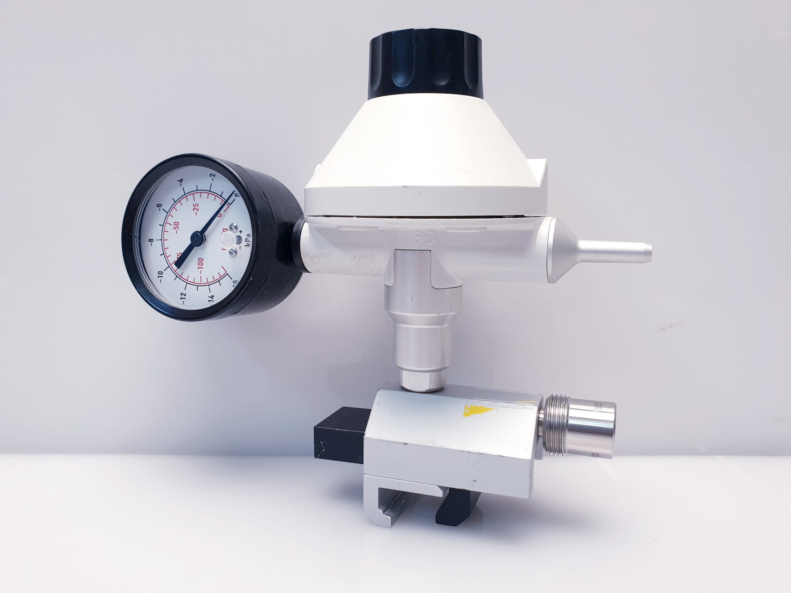 Medela vac low flow Absaugregler mit Manometer thumbnail 3