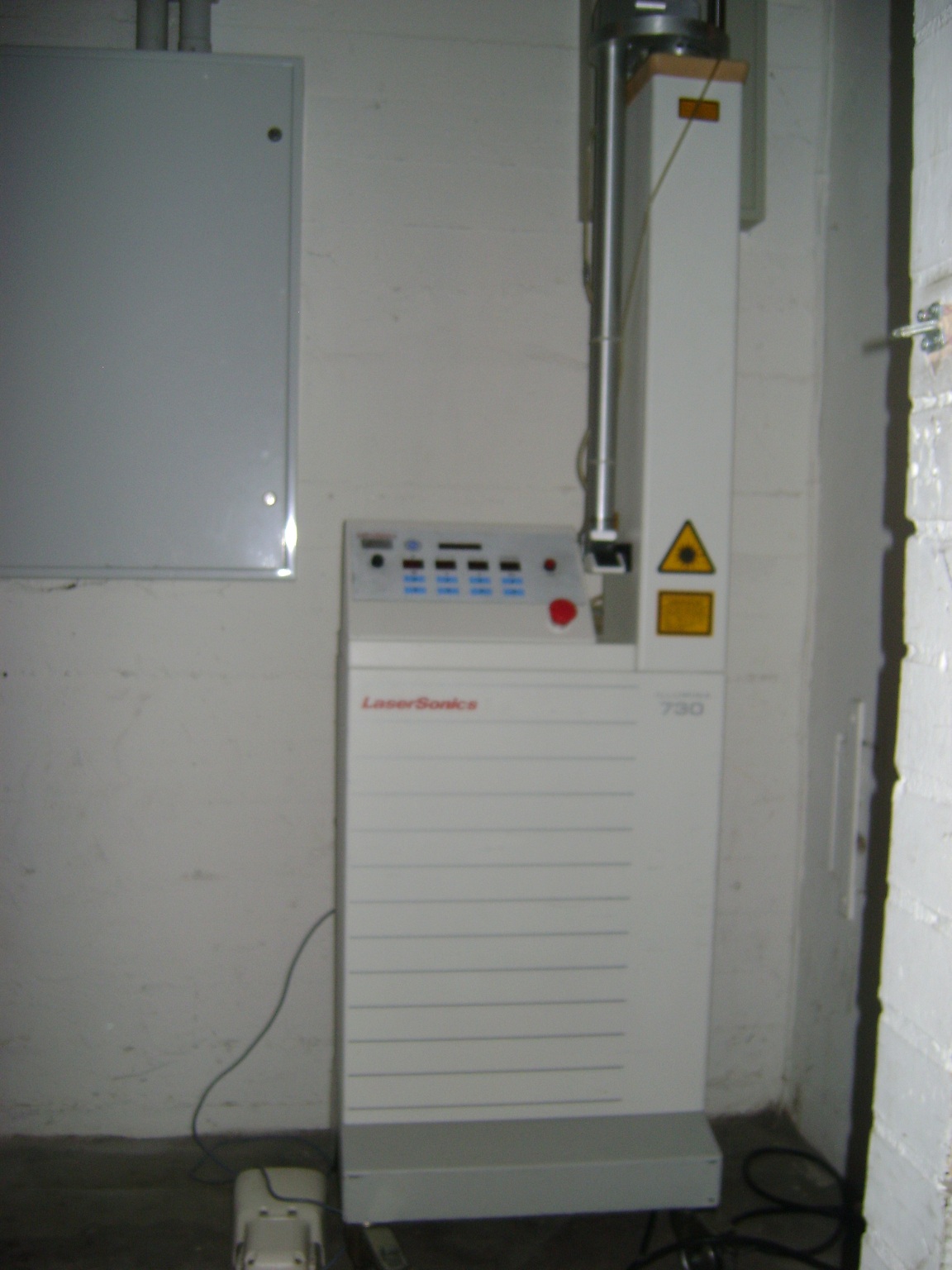 LaserSonics ILLUMINA 730 Laser Medical Fahrbar — image 1 of 1