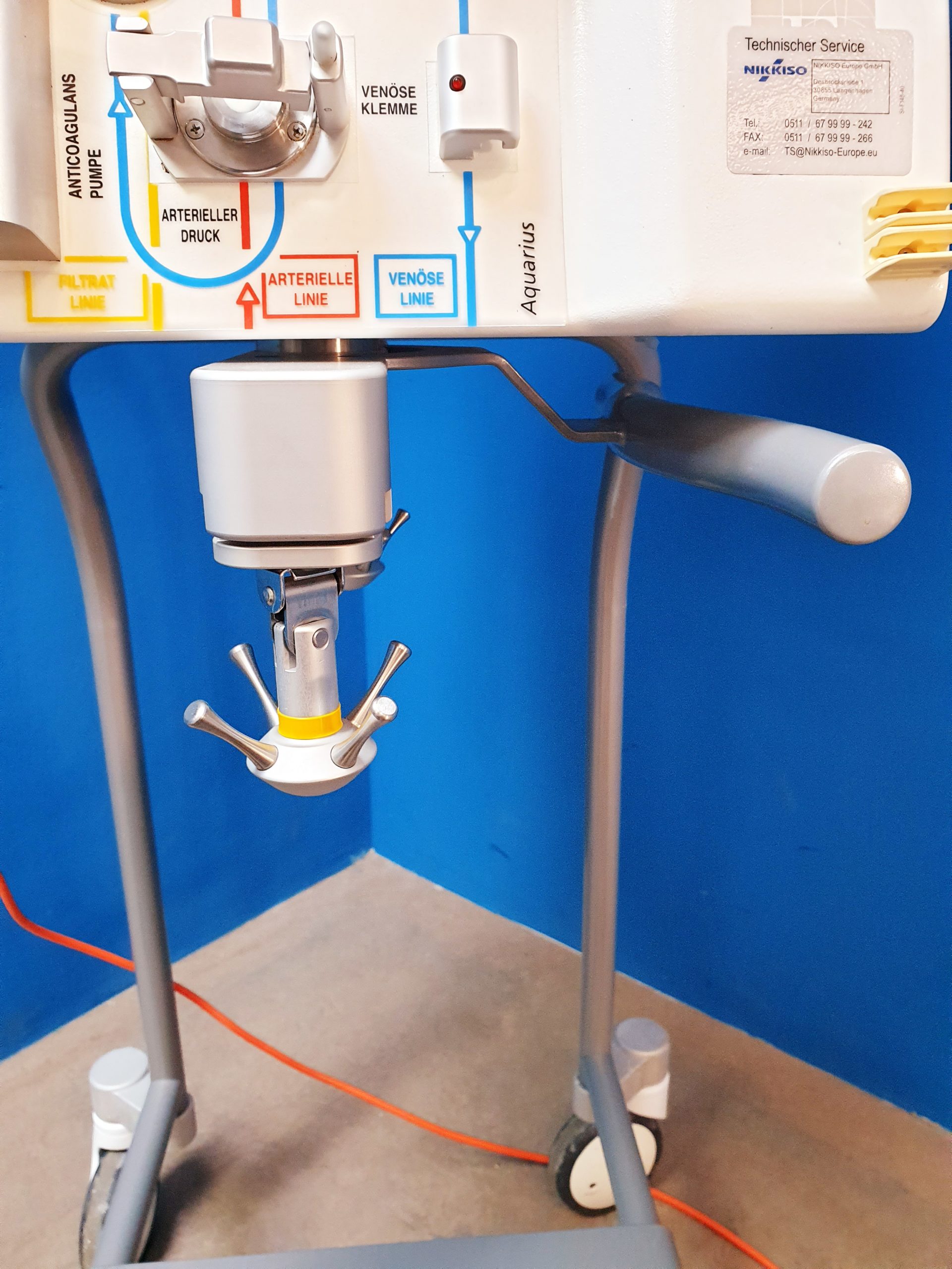 EDWARDS Aquarius Stationary Dialysis Machine thumbnail 3