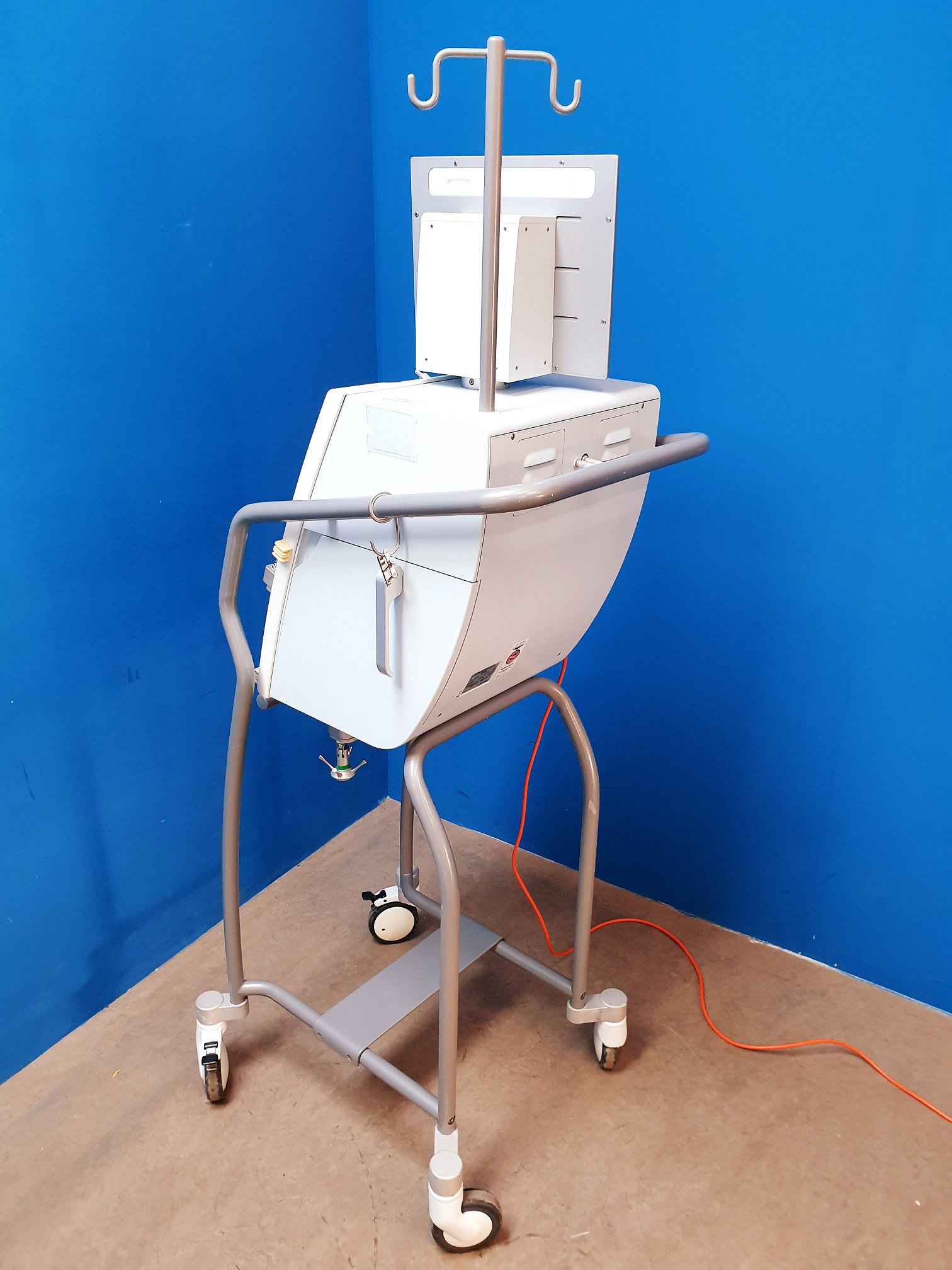 EDWARDS Aquarius Stationary Dialysis Machine thumbnail 5