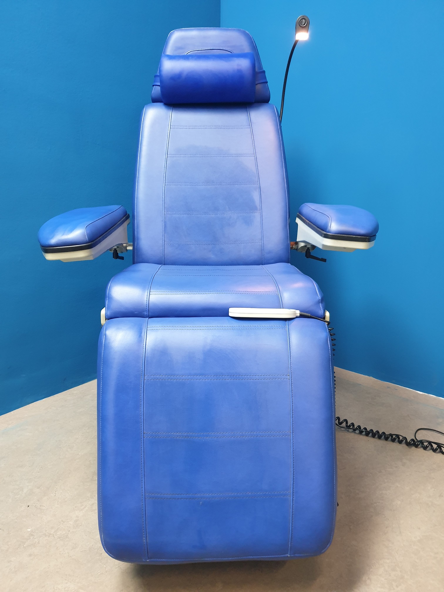 Bionic Triflex 5 Dialysestuhl Behandlungsliege Elektrisch — image 1 of 12