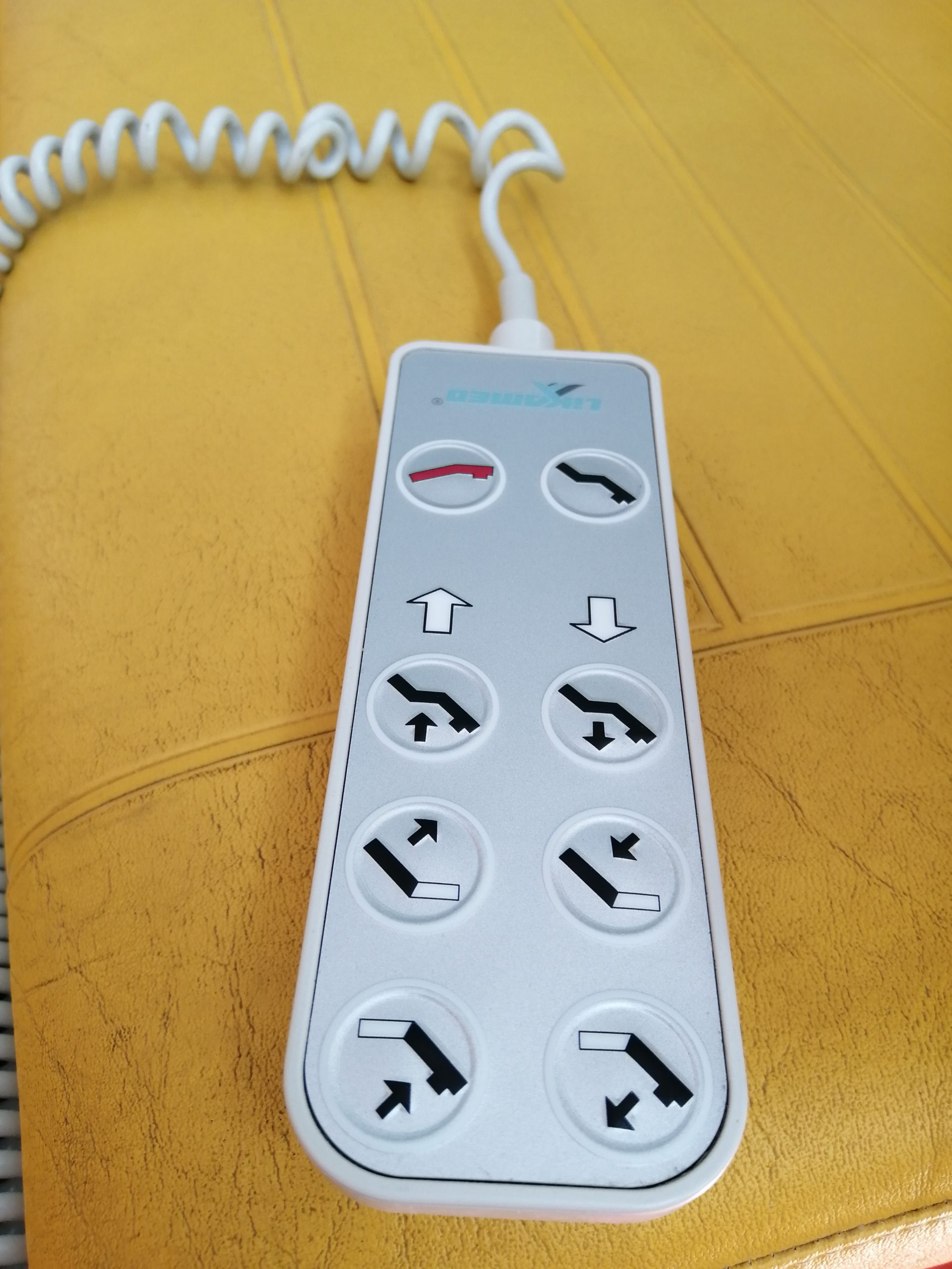 LIKAMED NOVO XSK 220 motorisierte Liege // für Dialyse , Untersuchung, …. — image 1 of 6