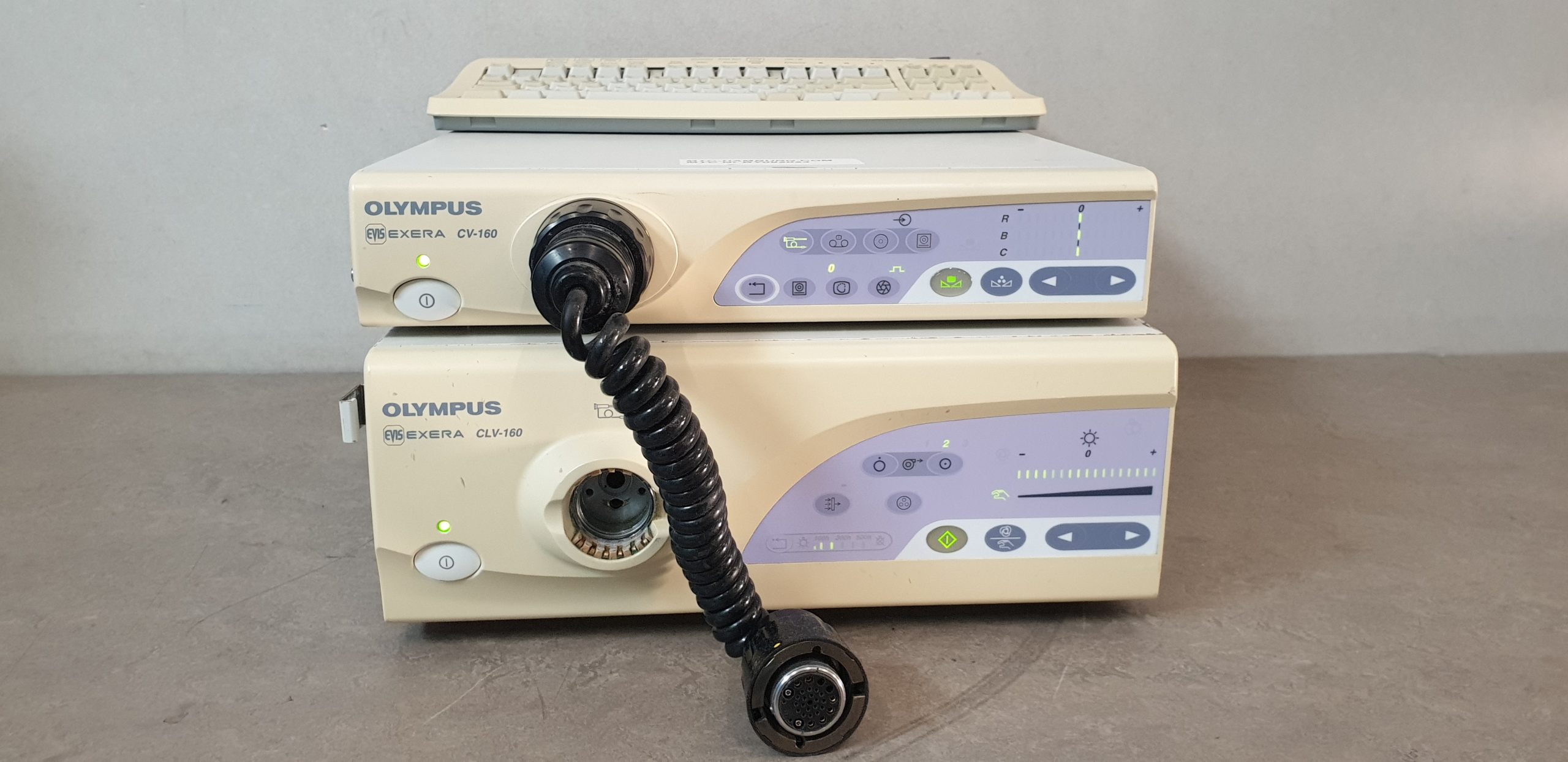 OLYMPUS EVIS EXERA CV-160 , CLV-160 inkl. Pigtail MAJ 843 + Tastatur — image 1 of 9