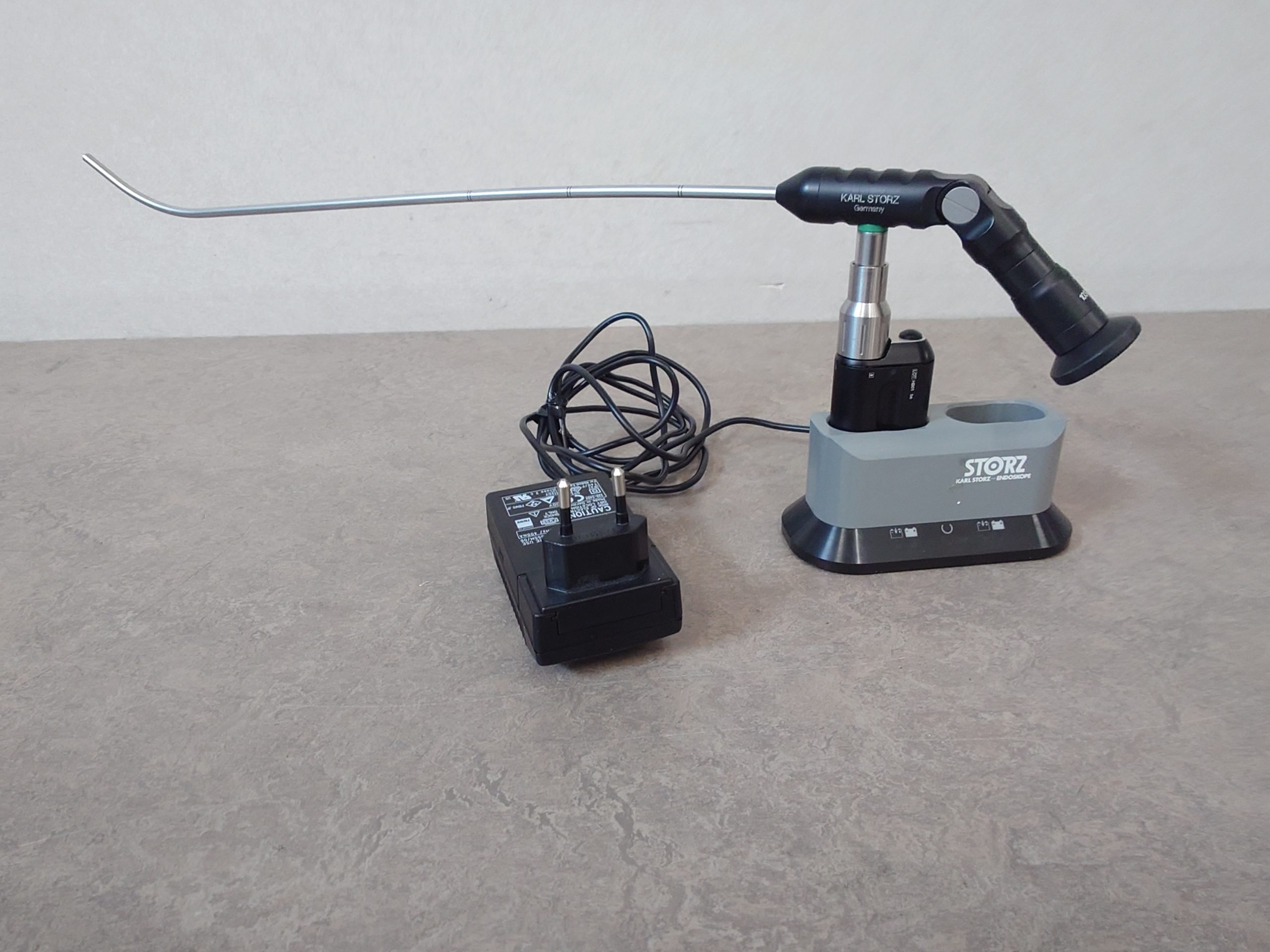 Karl Storz 10331B1 0 Grad Intubationsendoskop + 11301 DF + 11301 DG Ladestation — image 1 of 14