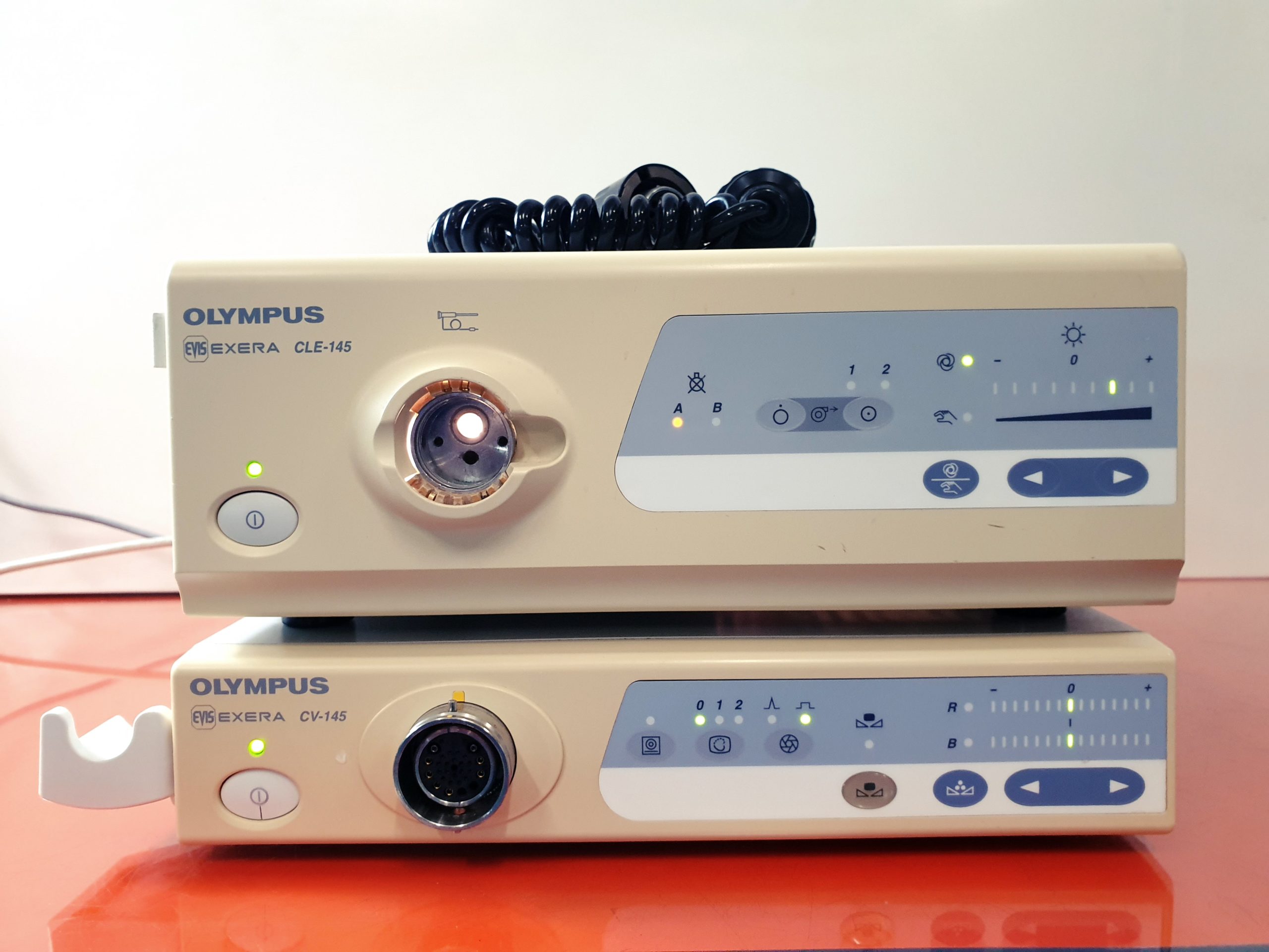 Olympus Evis Exera CV-145 Videoprozessor + CLE-145 Lichtquelle + MAJ-843 + MAJ-844 Tastatur — image 1 of 6