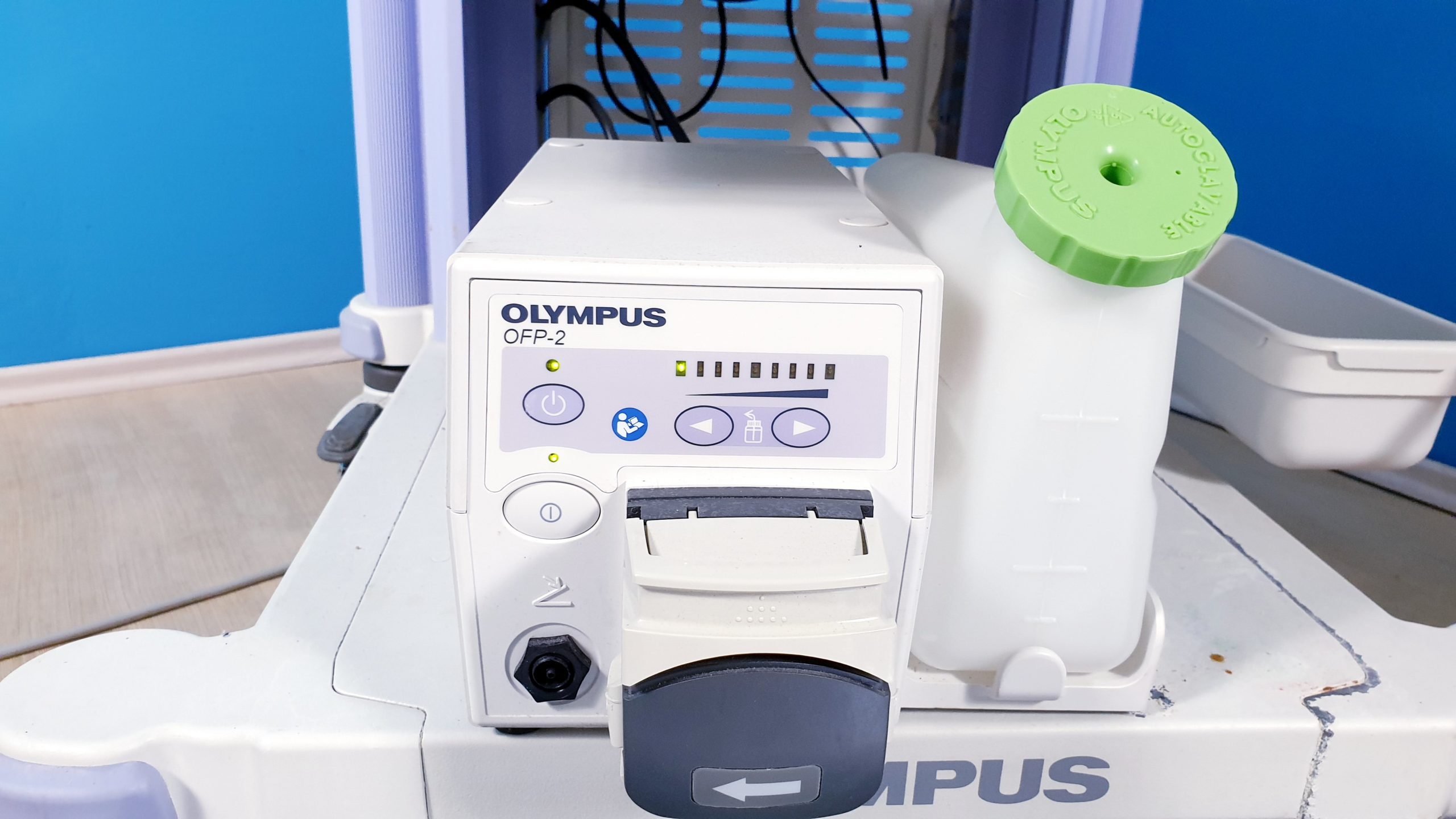 Olympus Prozessor CV-170 – CF-H170L Videokolonoskop – Sony Monitor LMD-2451MD – Spülpumpe OVP-2 -DVD Recorder DVO-1000MD thumbnail 6