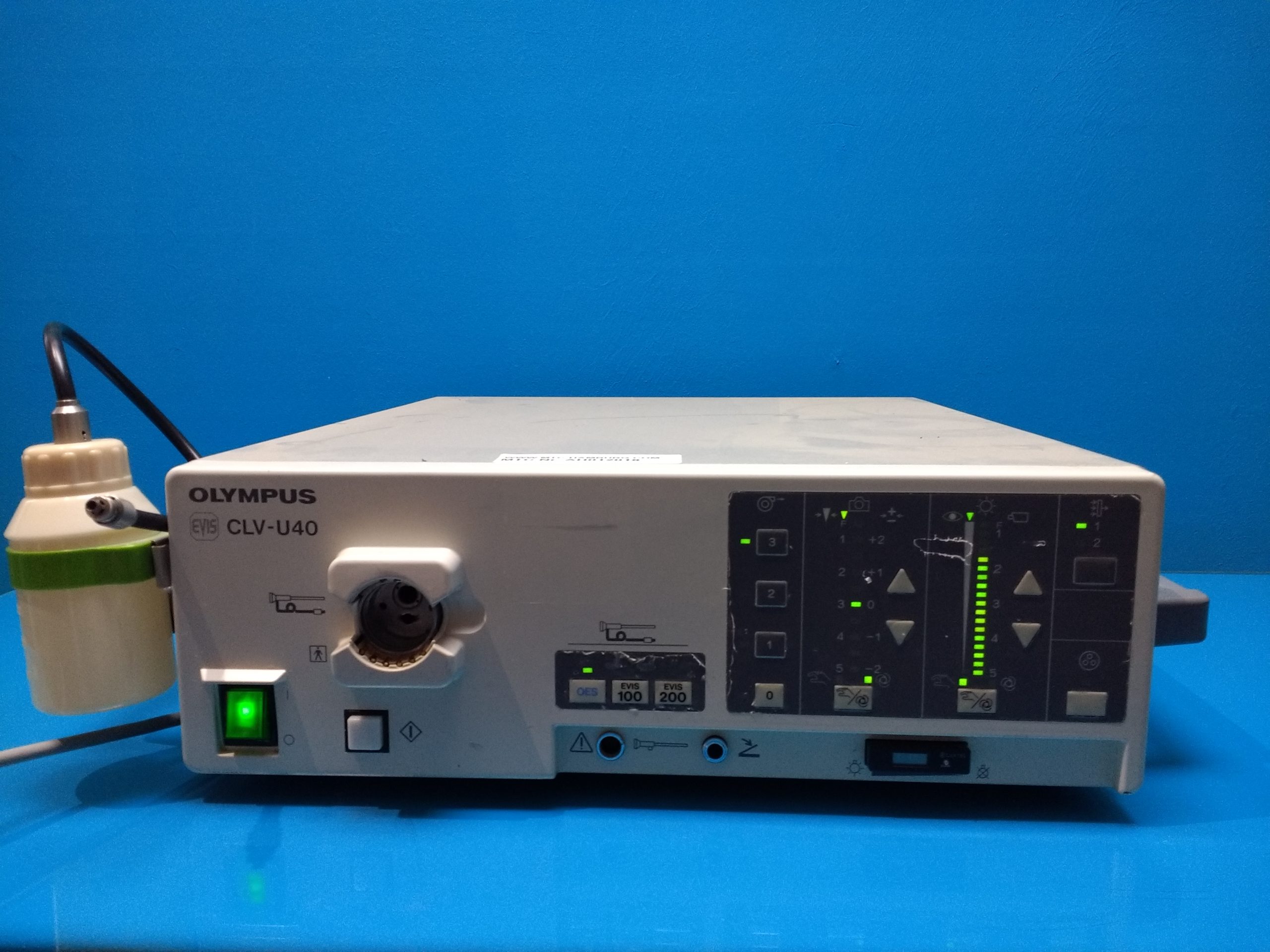 Olympus CV-140 Video Processor + CLV -U40 Lichtquelle, Pigtail und Tastatur thumbnail 2