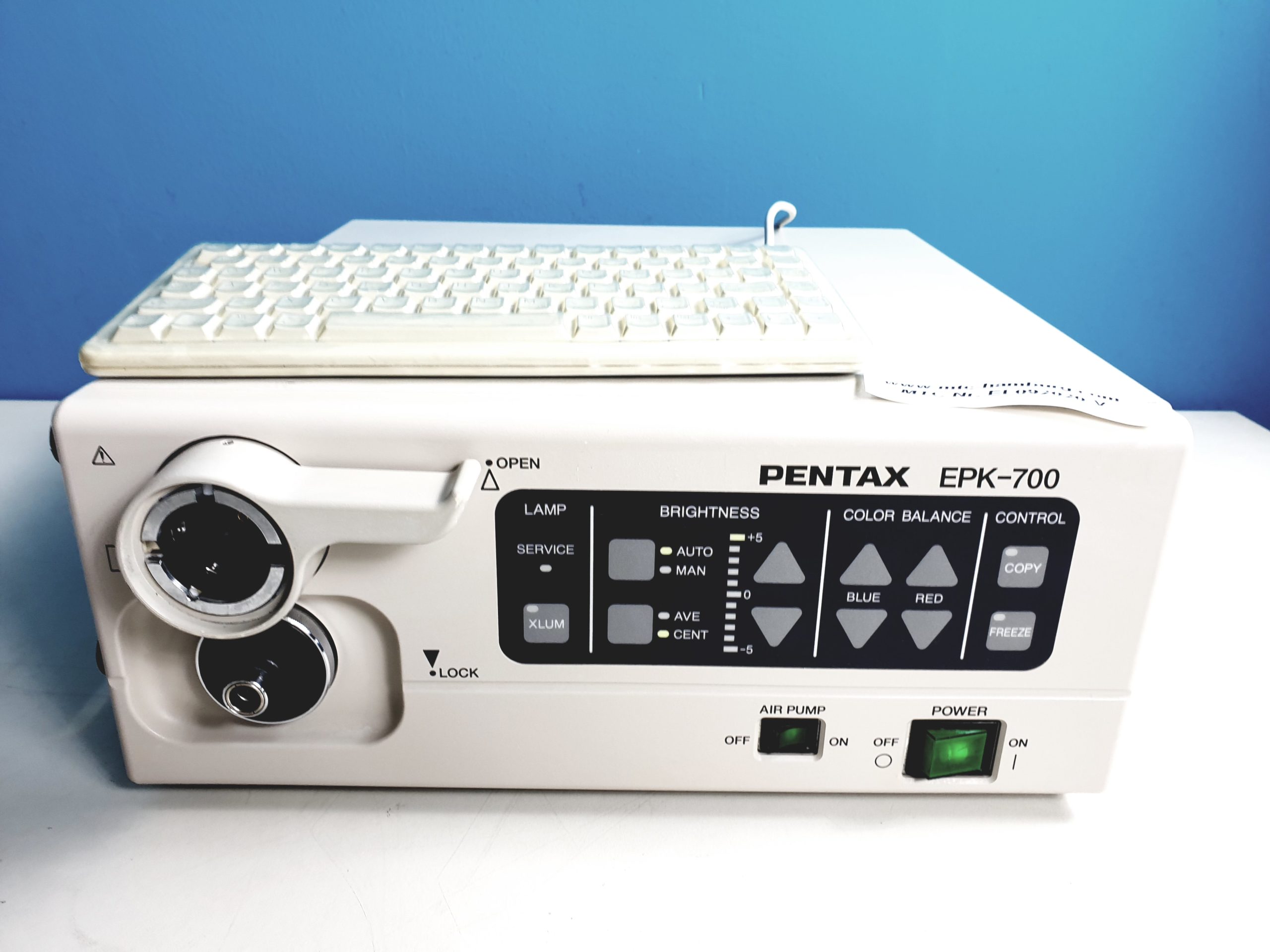 Pentax EPK-700 // EPK 700 für die Videoendoskopie Video Prozessor mit Tastatur — image 1 of 2