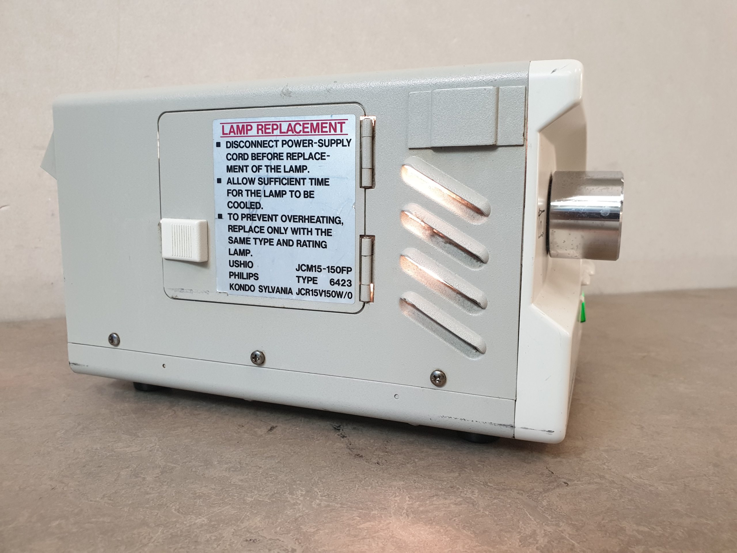 Olympus CLK-4 // CLK4 CLK 4 Kaltlichtquelle – Halogen Kaltlampe CLK-4 für Endoskope — image 1 of 6