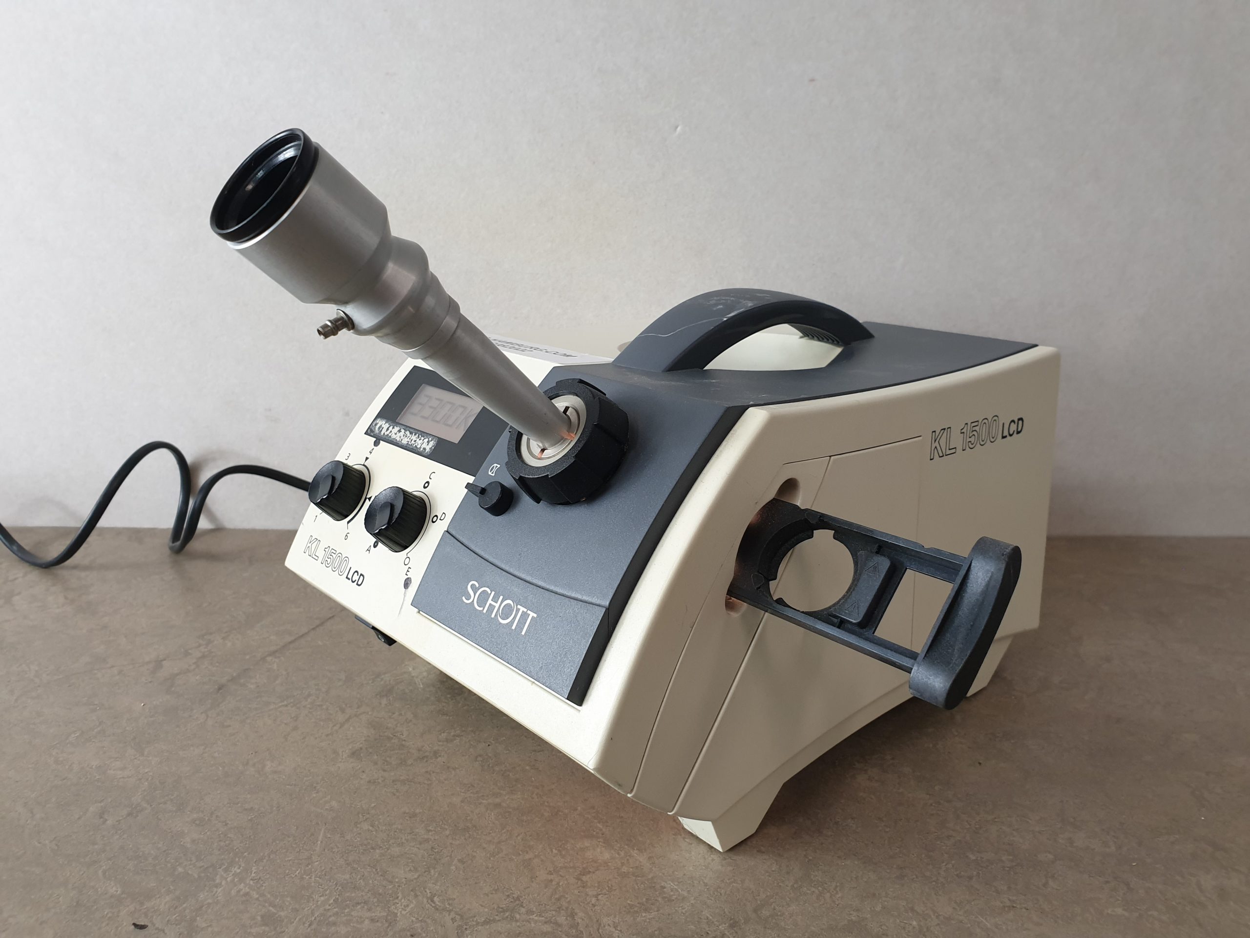 SCHOTT KL1500 LCD Kaltlichtquelle mit Adapter thumbnail 2