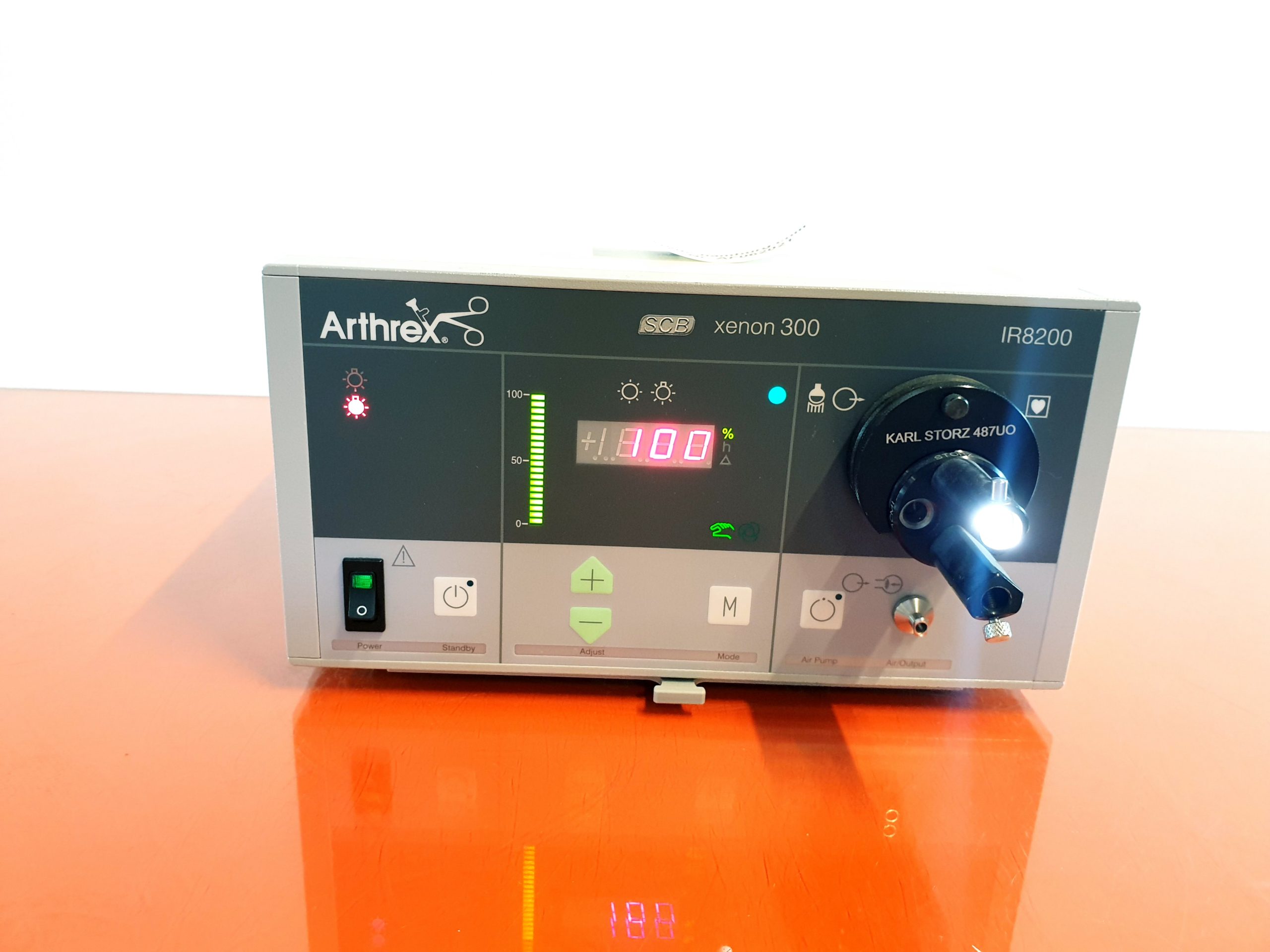 Karl Storz / Arthrex IR8200 SCB xenon 300 Watt Lichtquelle // Kaltlichtquelle thumbnail 4