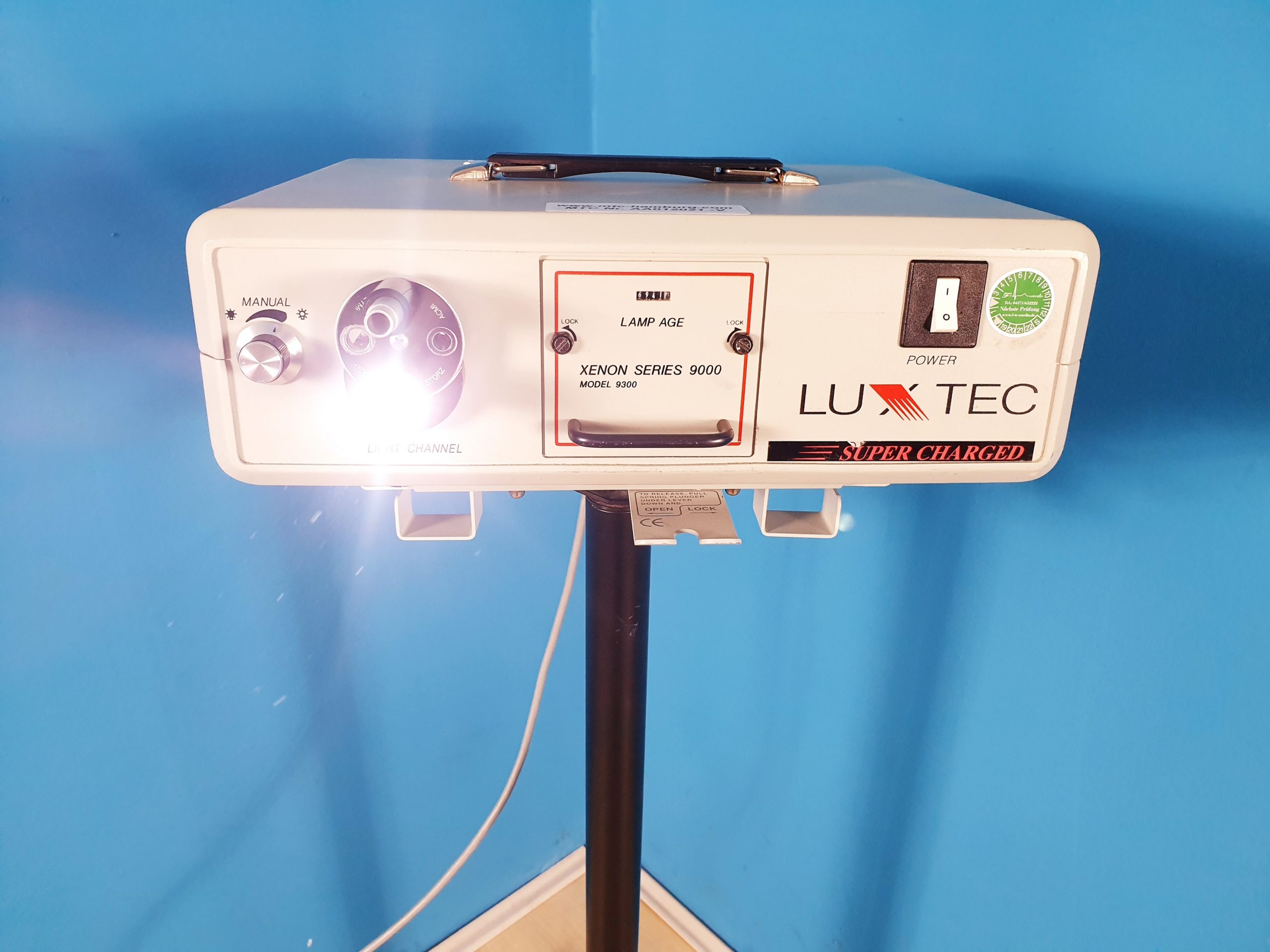 Luxtec Xenon Series 9000 Model-9300 Light Source mit ACMI Wolf Storz und Olympus Adapter — image 1 of 6