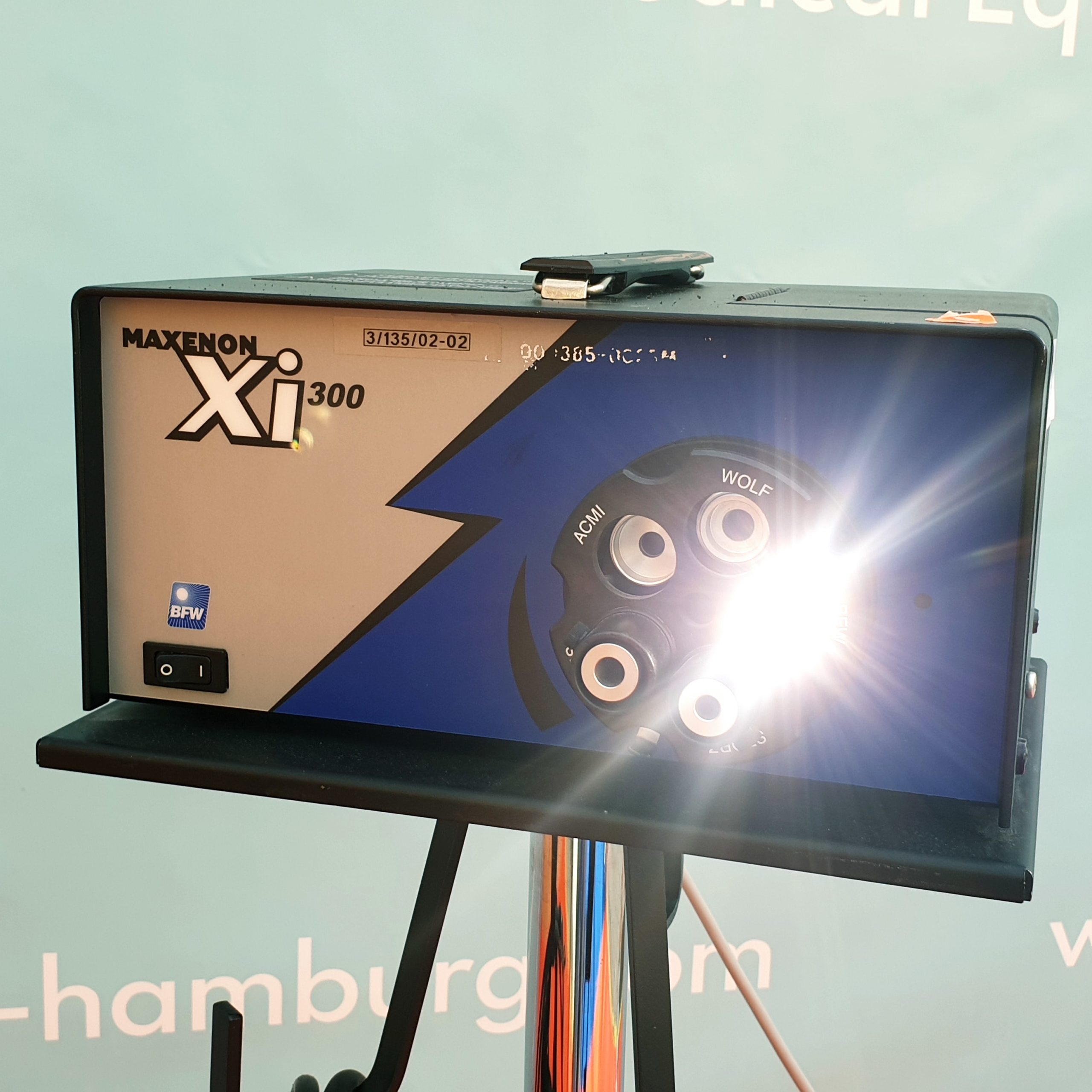 BFW Maxenon Xi 300 MID 3010 Light Source mit Kopfhaube // Lichtquelle // Fahrbar, auf Gestell , …. — image 1 of 5