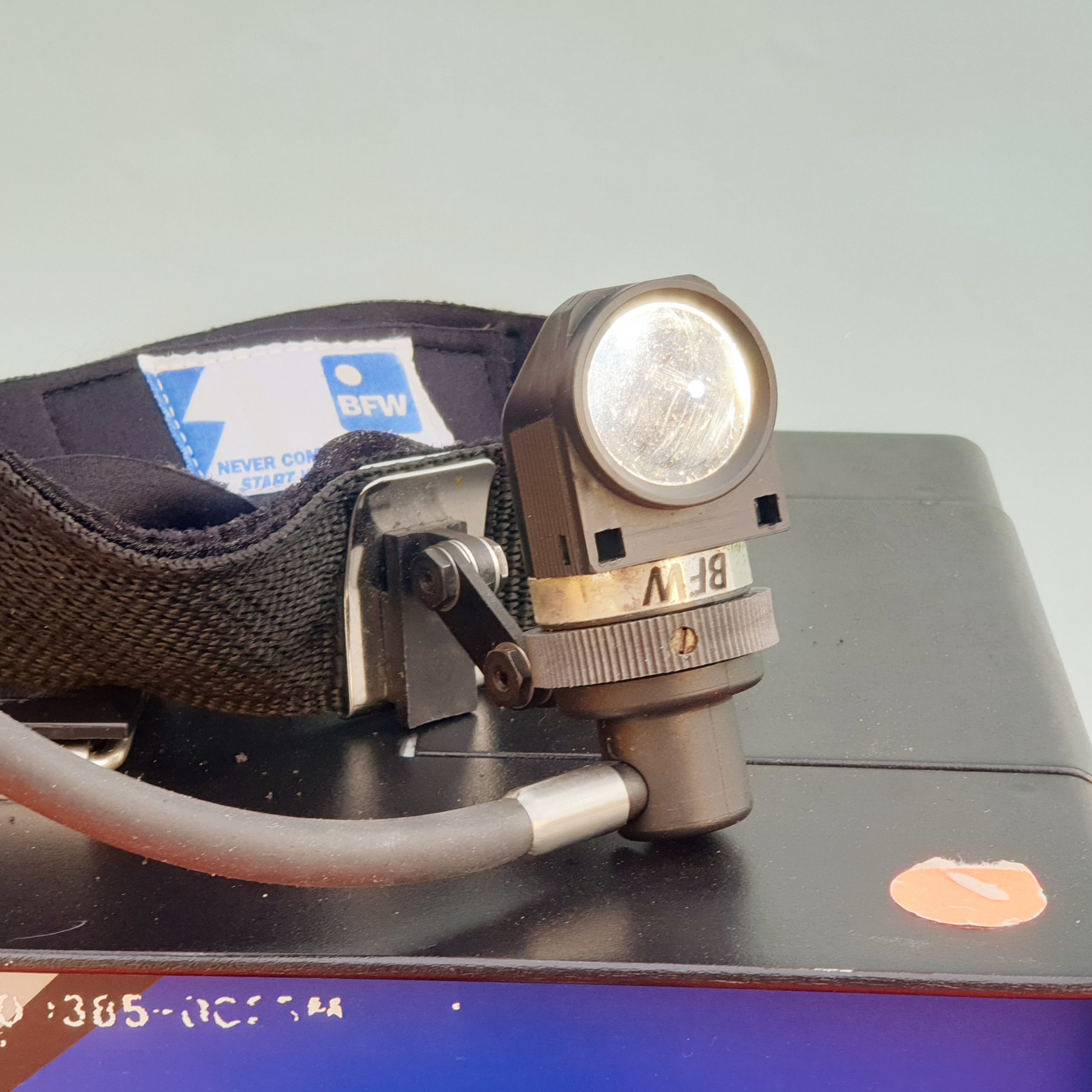 BFW Maxenon Xi 300 MID 3010 Light Source mit Kopfhaube // Lichtquelle // Fahrbar, auf Gestell , …. thumbnail 3