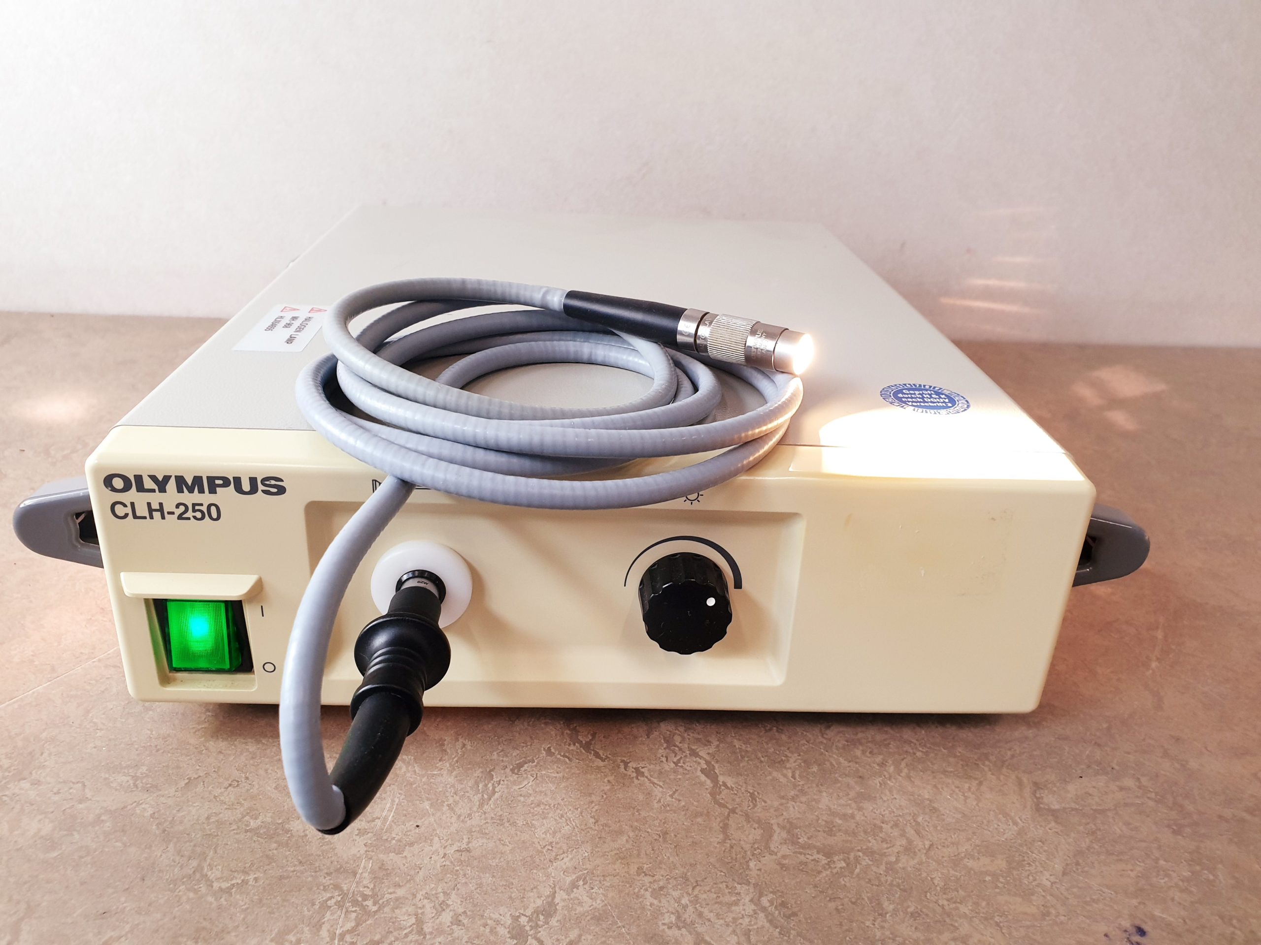 Olympus Kaltlichtquelle CLH-250 CLH250 mit Lichtkabel — image 1 of 9