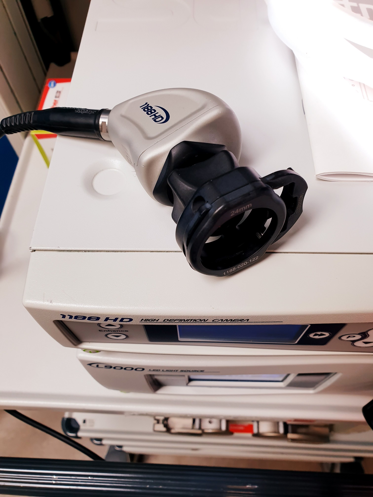 Stryker Turm Arthroskopie Laparaskopie Zystoskopie – 1188HD – L9000 LED Light Source – Stryker FLOCONTROL Arthroskopie Pump – VISIONPRO LED Display – SDC Ultra HD Managment System – thumbnail 4