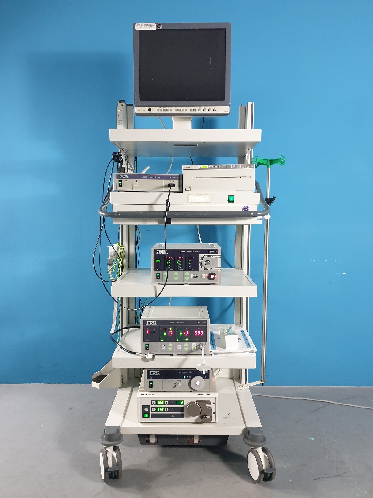 Karl Storz Turm : Olympus OEV191H + 20221030 Kamerakopf + 202220 20 Konsole + Hamou Endomat 263310 20 + SCB Thermoflator 264320 20 + Xenon Nova 300 201340 20 + Arthromatt — image 1 of 7