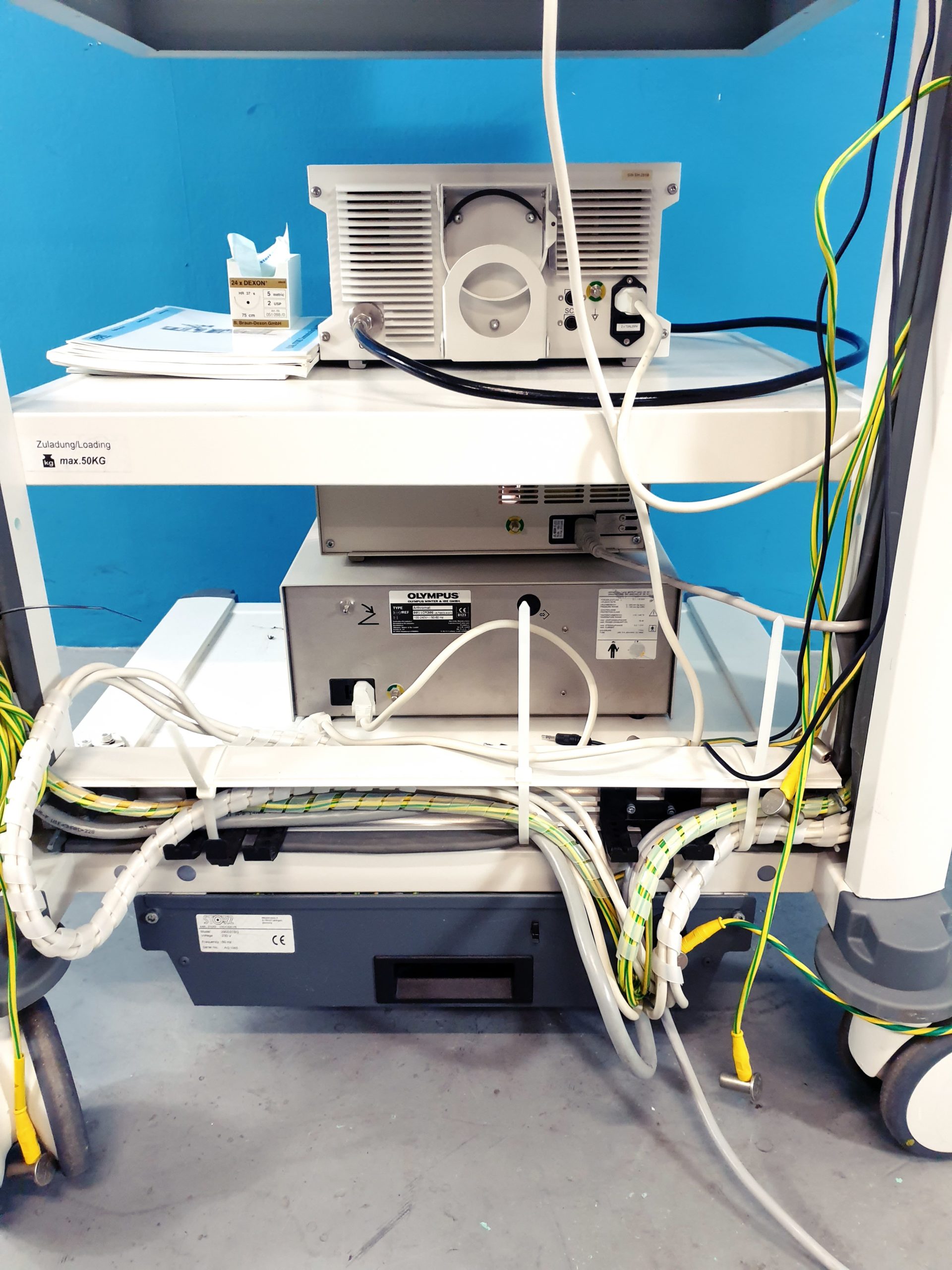 Karl Storz Turm : Olympus OEV191H + 20221030 Kamerakopf + 202220 20 Konsole + Hamou Endomat 263310 20 + SCB Thermoflator 264320 20 + Xenon Nova 300 201340 20 + Arthromatt thumbnail 7