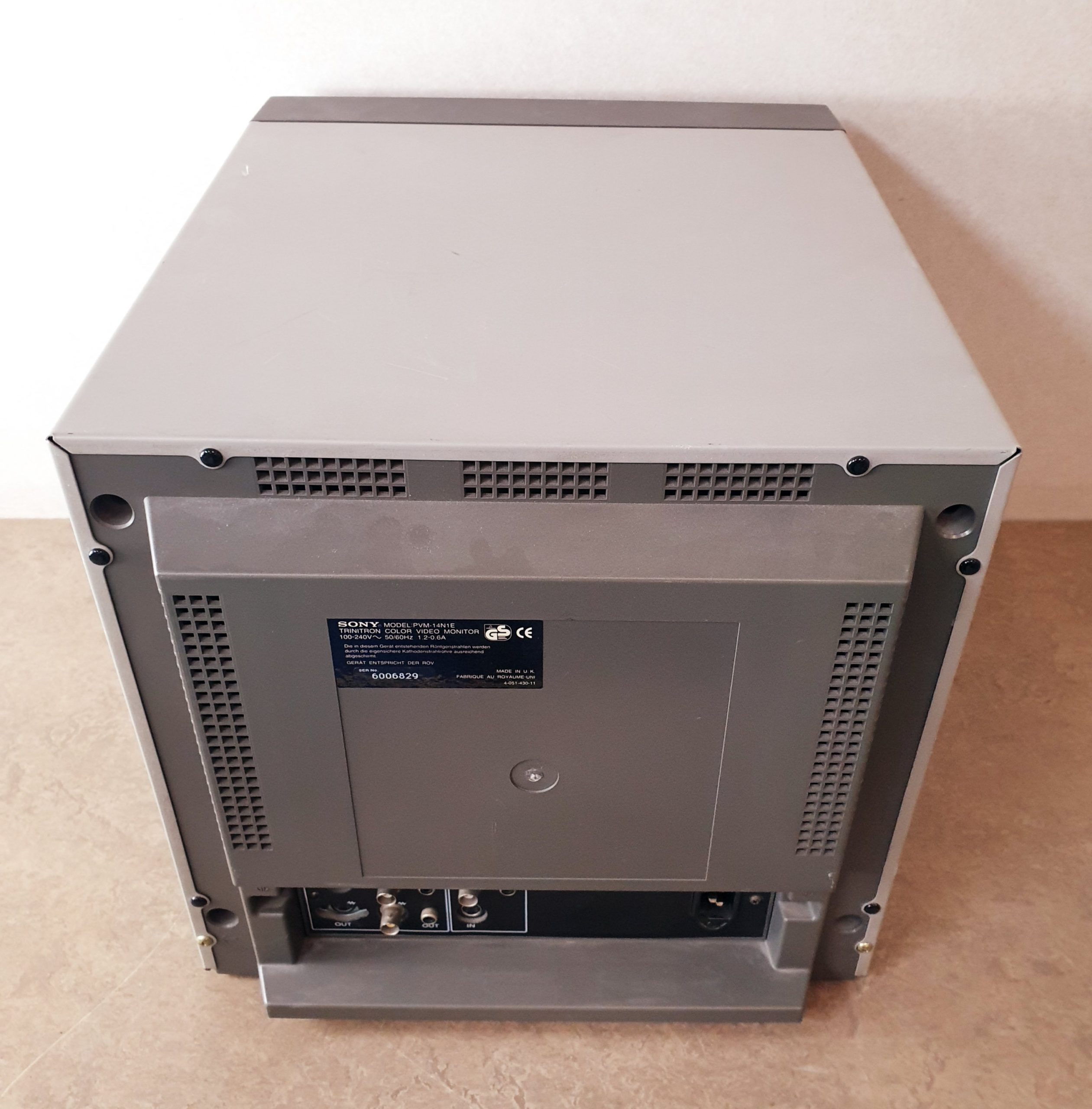SONY PVM-14N1E Monitor für die Endoskopie thumbnail 3
