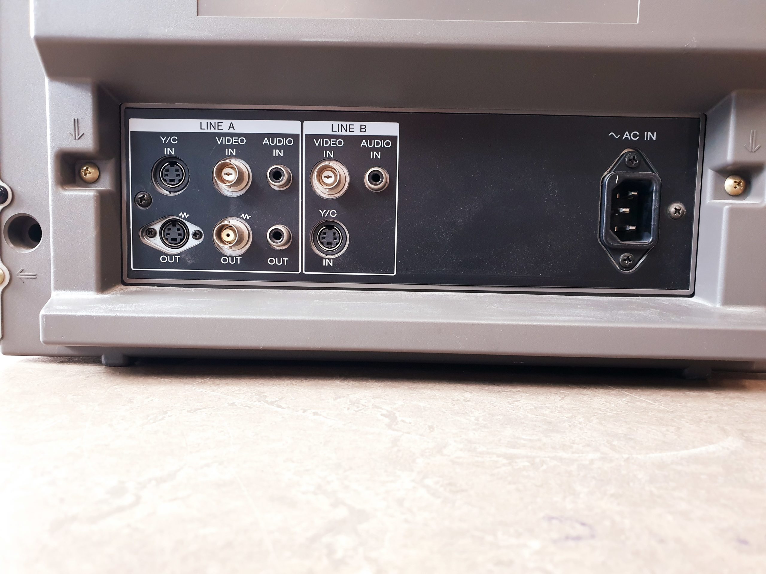 SONY PVM-14N1E Monitor für die Endoskopie thumbnail 4
