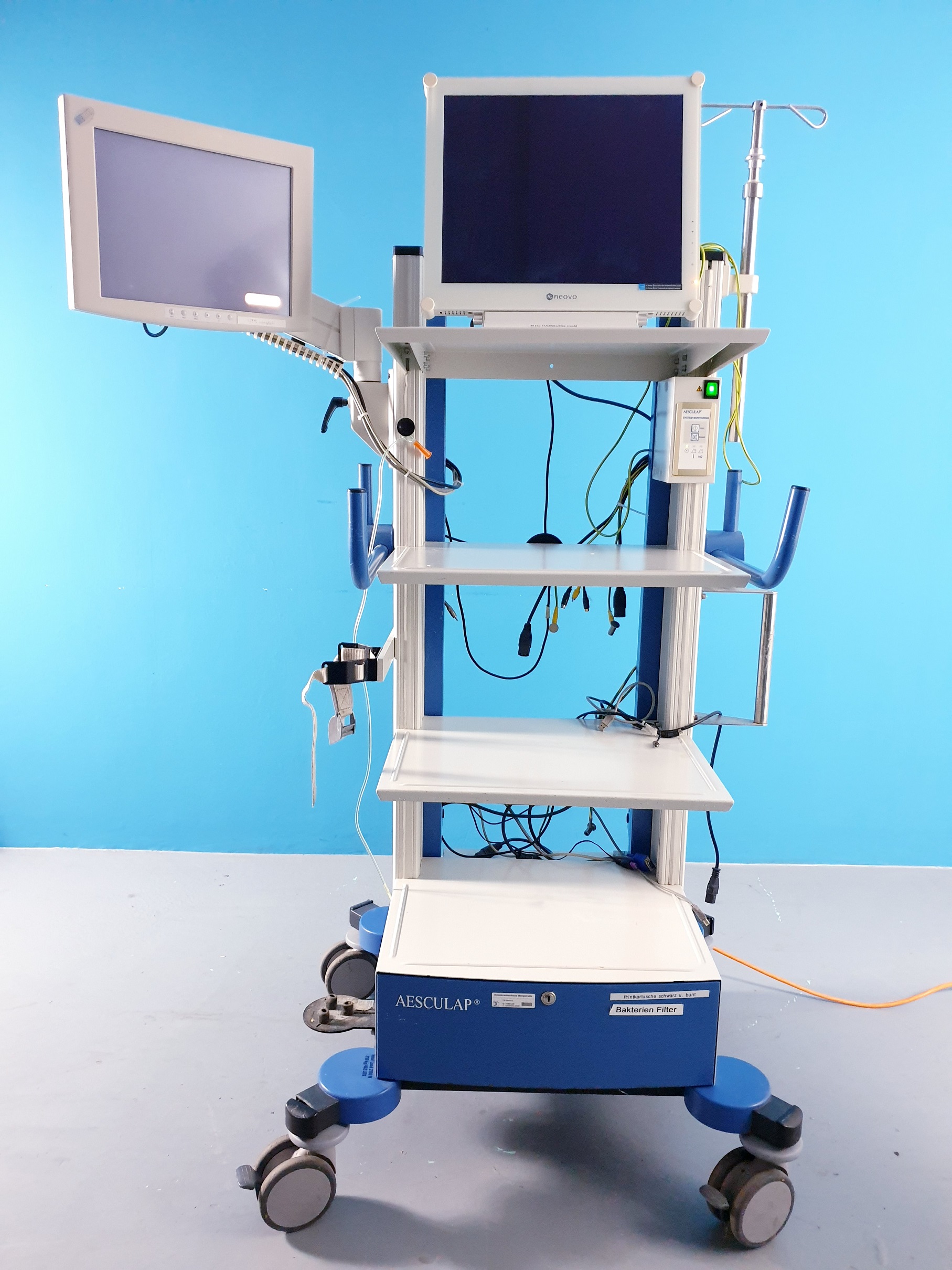 Aesculap PV 881 Gerätewagen mit Trenntrafo, System Monitoring, Schubladen mit V3C-X15-R13A Monitor + Neovo X-19AV LCD Monitor — image 1 of 9