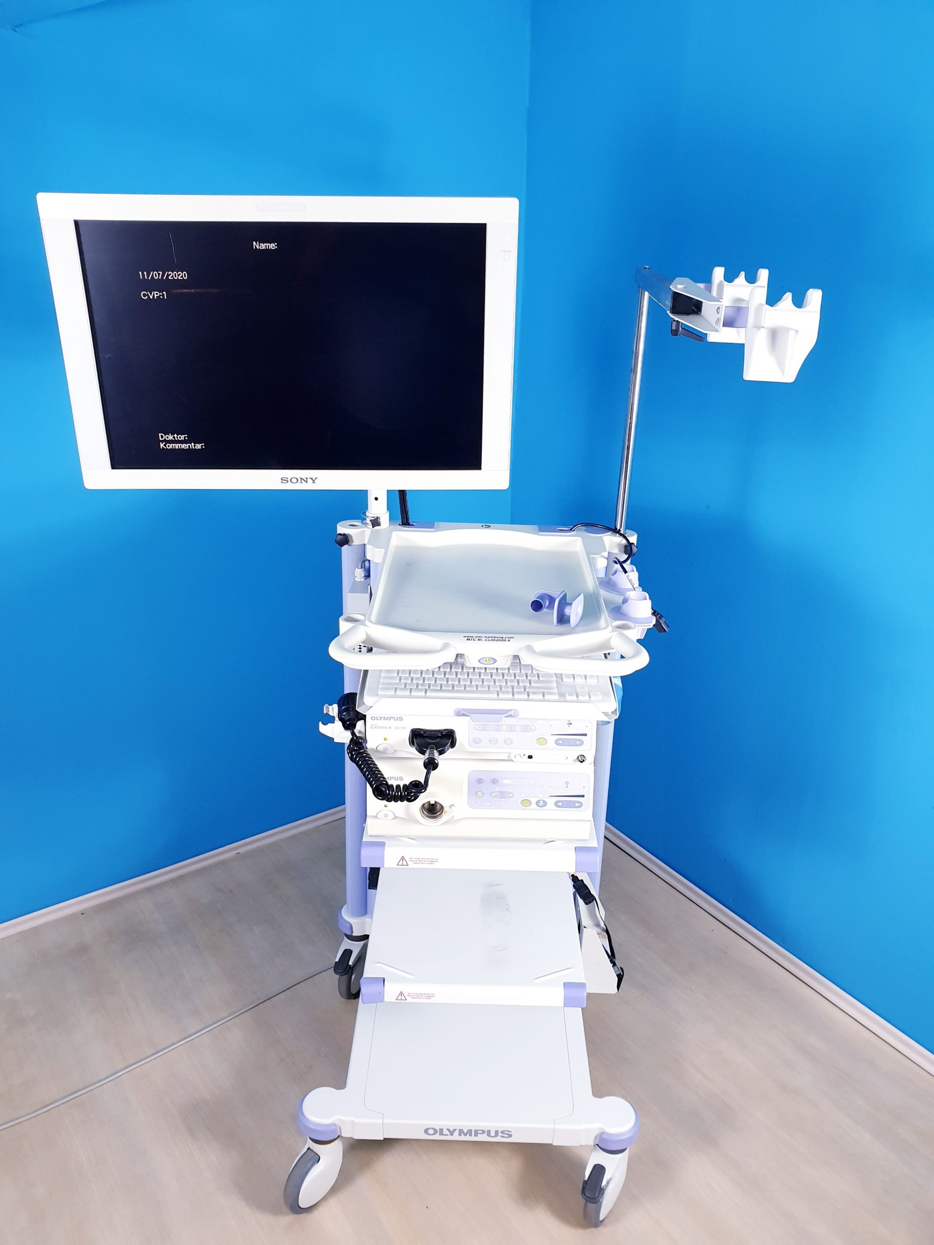Olympus Evis Exera II CV-180 , CLV-180 + MAJ-1430 + Tastatur Sony LMD-2450MD Monitor + Trolley — image 1 of 9