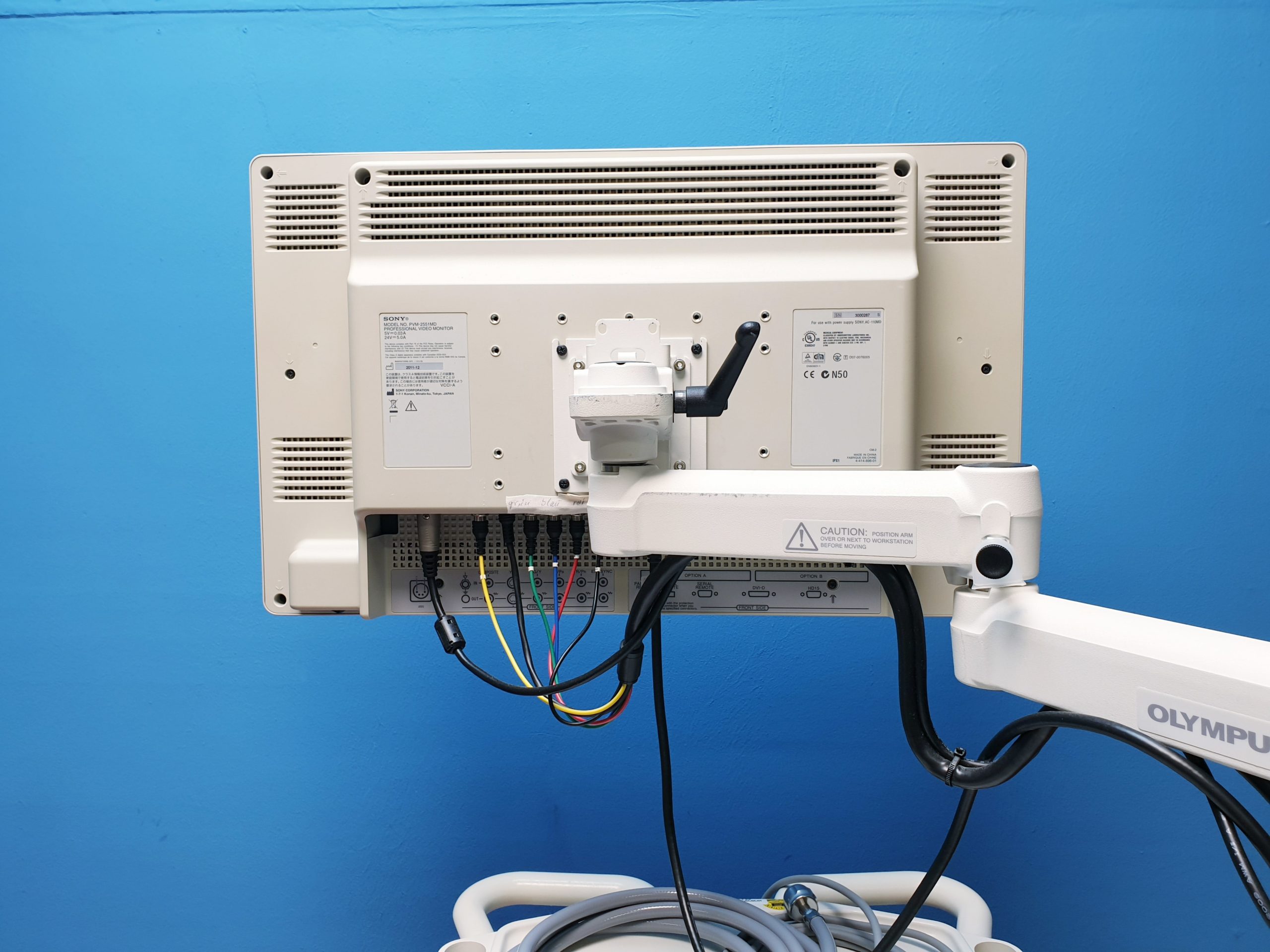 Olympus VISERA Pro OTV-S7Pro Processor mit Kamera-Kopf, Tastatur und CLV-S40Pro Soy Monitor und UHI-3 Olympus UHI-3 Insufflator Endoscopy // 35L Insufflator thumbnail 4