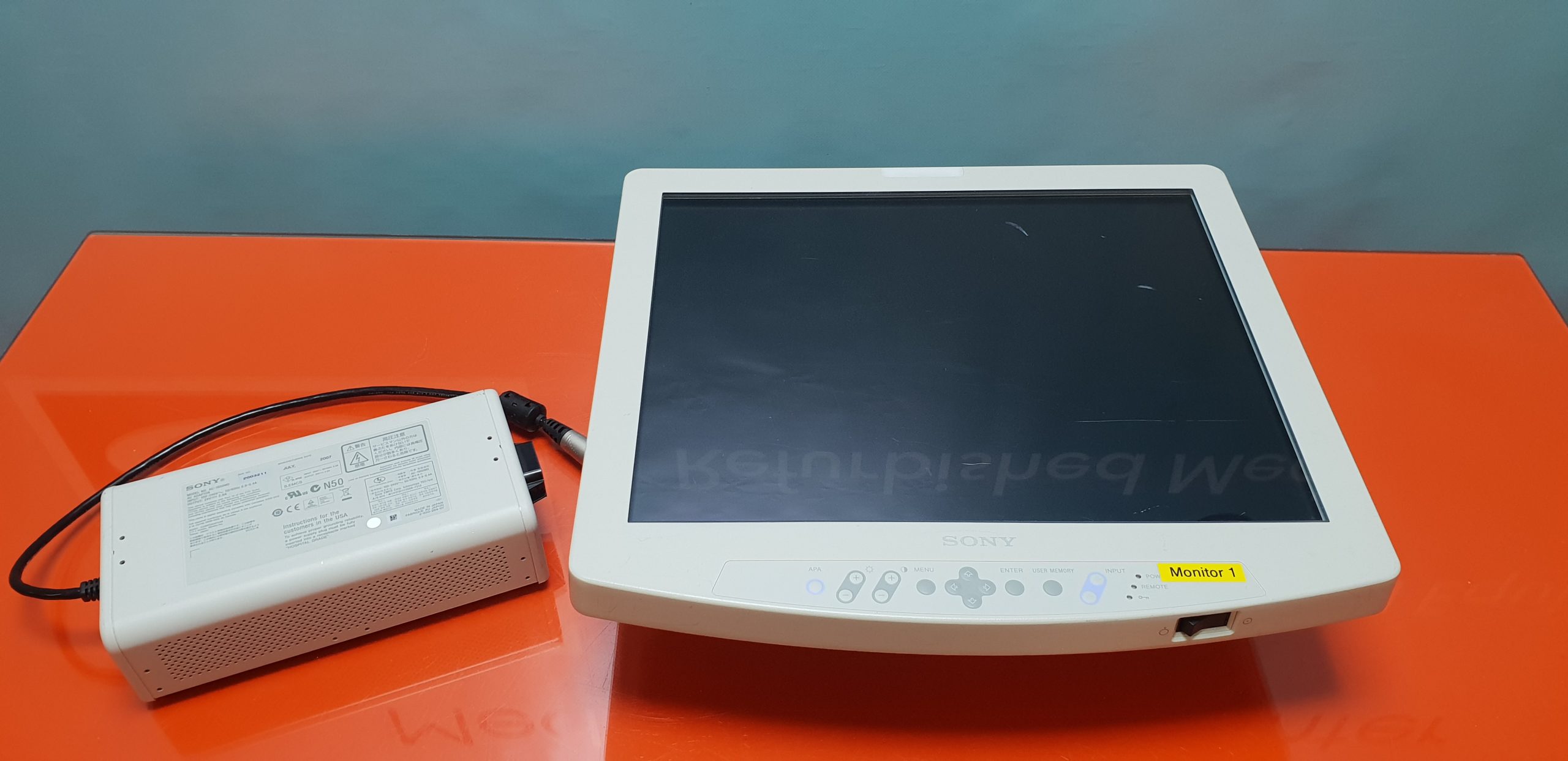 Sony LMD-1950MD Surgical LCD Monitor mit Netzteil — image 1 of 7