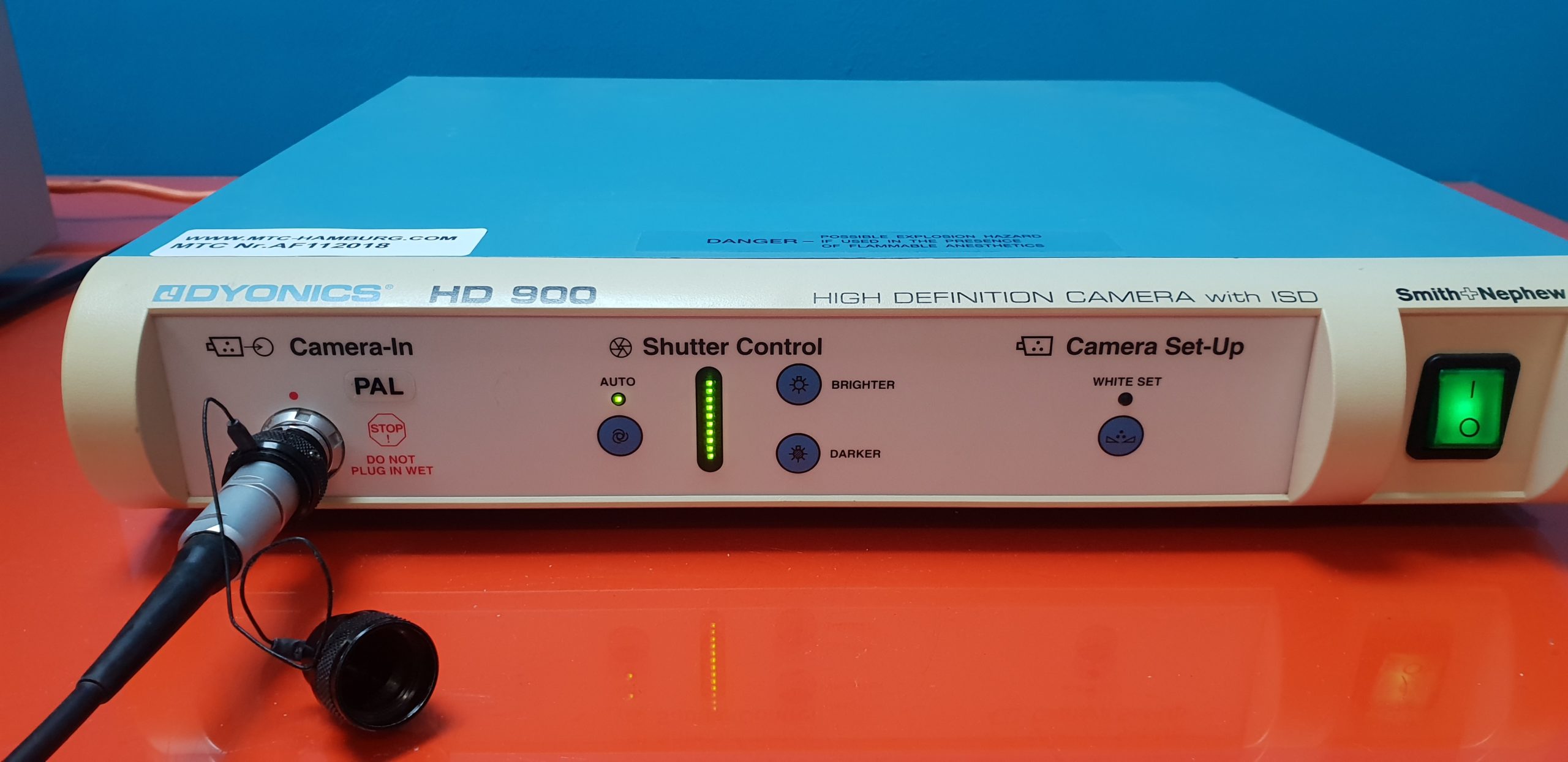 Smith + Nephew Dyonics HD 900 // HD900 Videoprozessor Kamera mit Kamerakopf — image 1 of 3