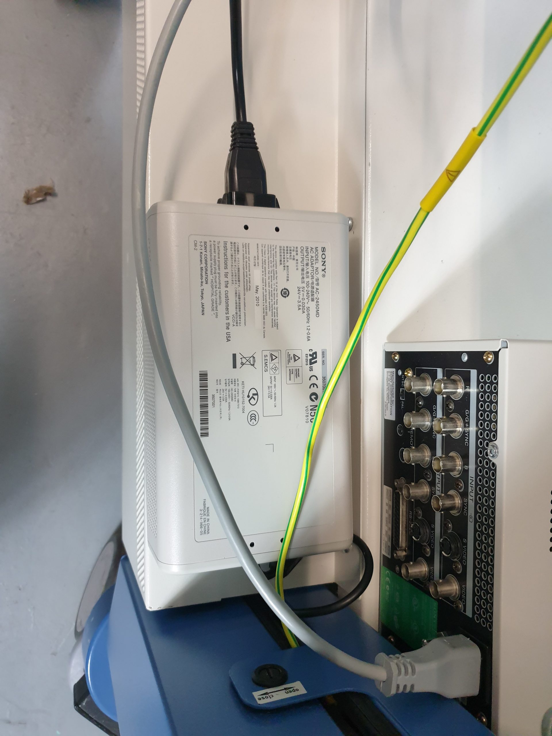 Aesculap Turm: David 3 Prozessor mit kamerakopf, Conmed Linvatec Smart OR, Axel 180 Lichtquelle, Flow 40 Insufflator PG080, UP-21MD, UP-25MD, Sony LMD-1950MD thumbnail 6