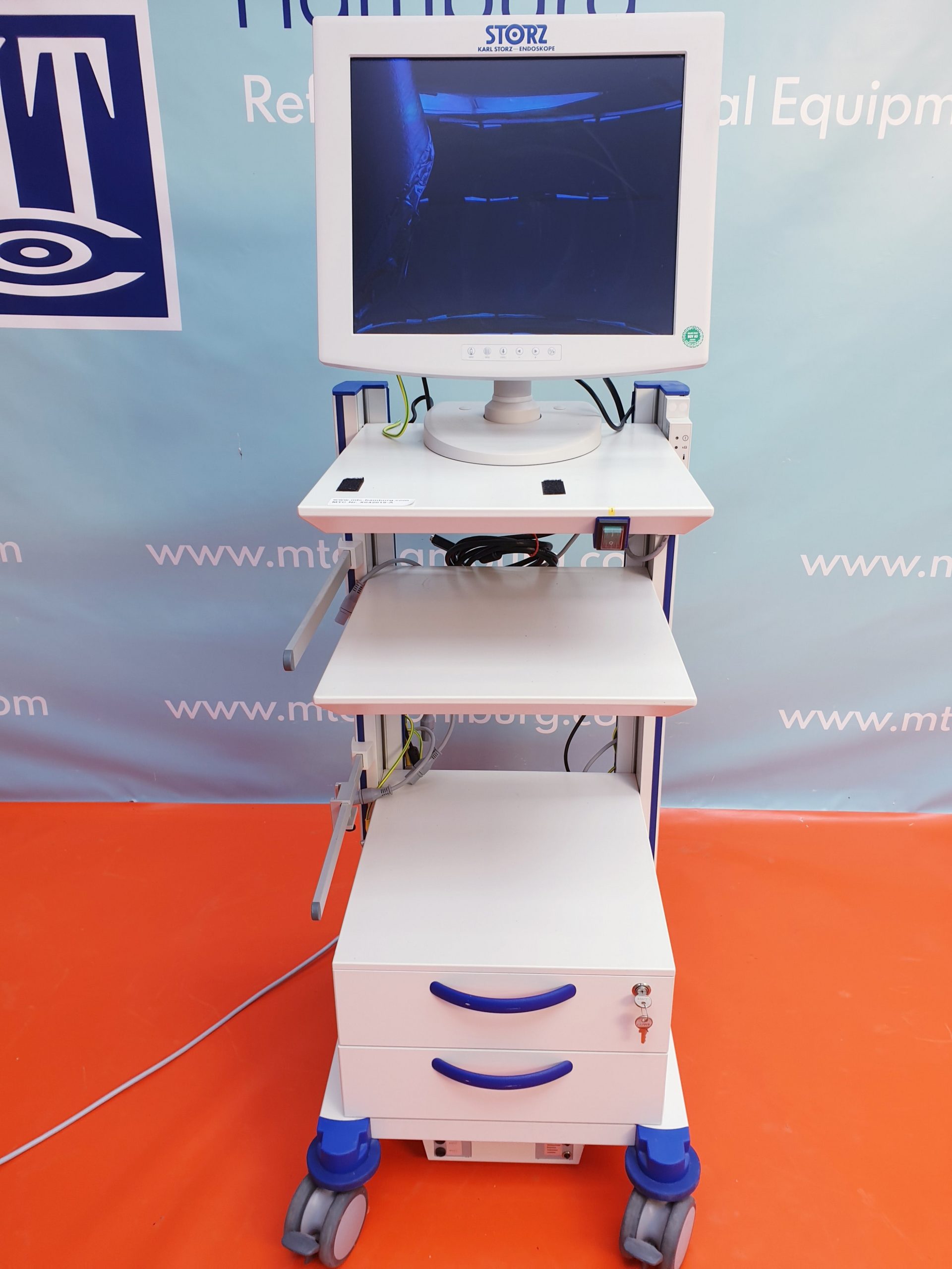 Storz 29003TBK – 29003AWG Gerätewagen Rollbar für die Endoskopie + Radiance sc-sx19-a1a11 19″ Video Endoskopie Monitor — image 1 of 7