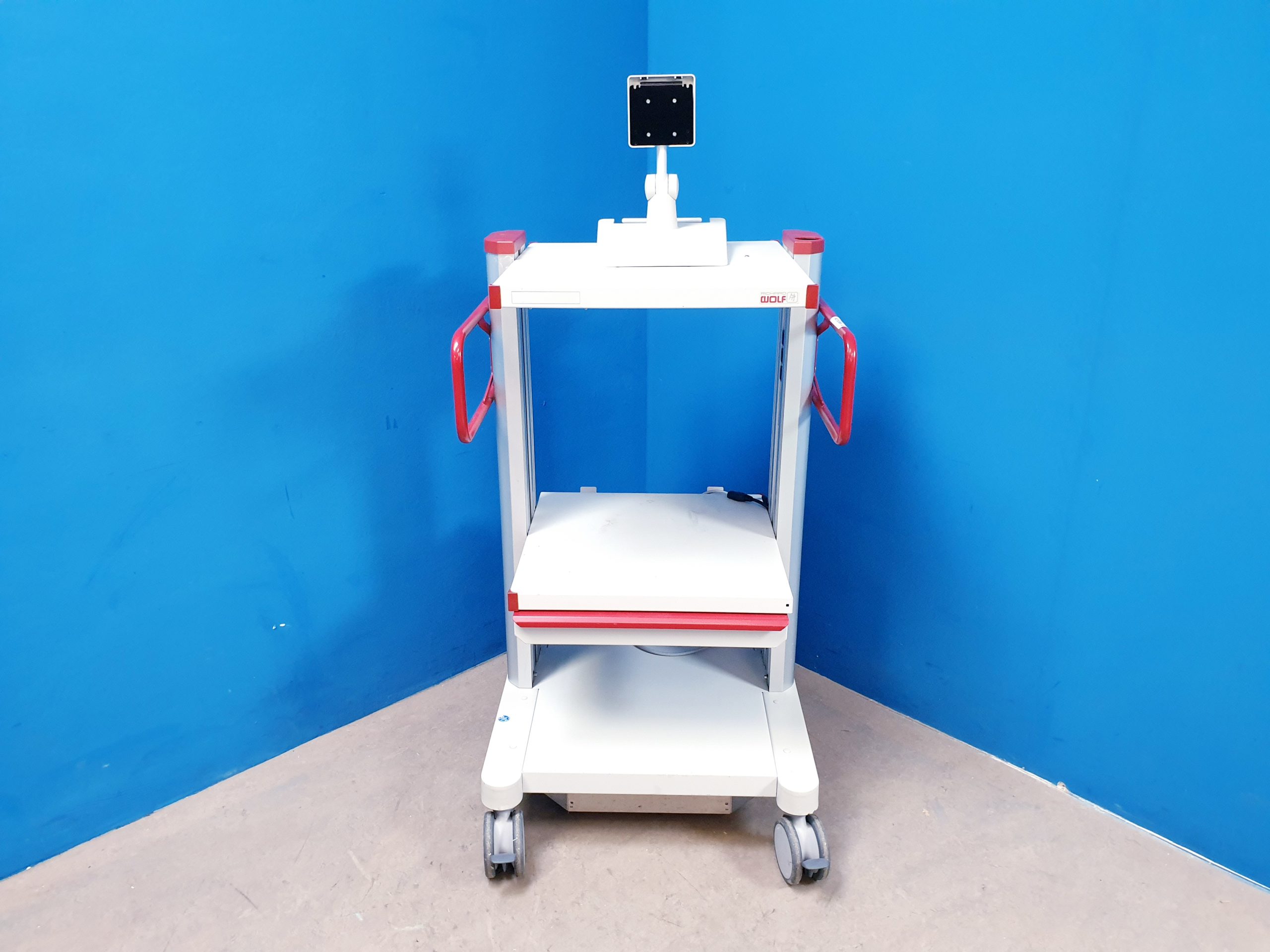 Richard Wolf Endoskopie Turm – Rollbar – Fahrbar — image 1 of 17
