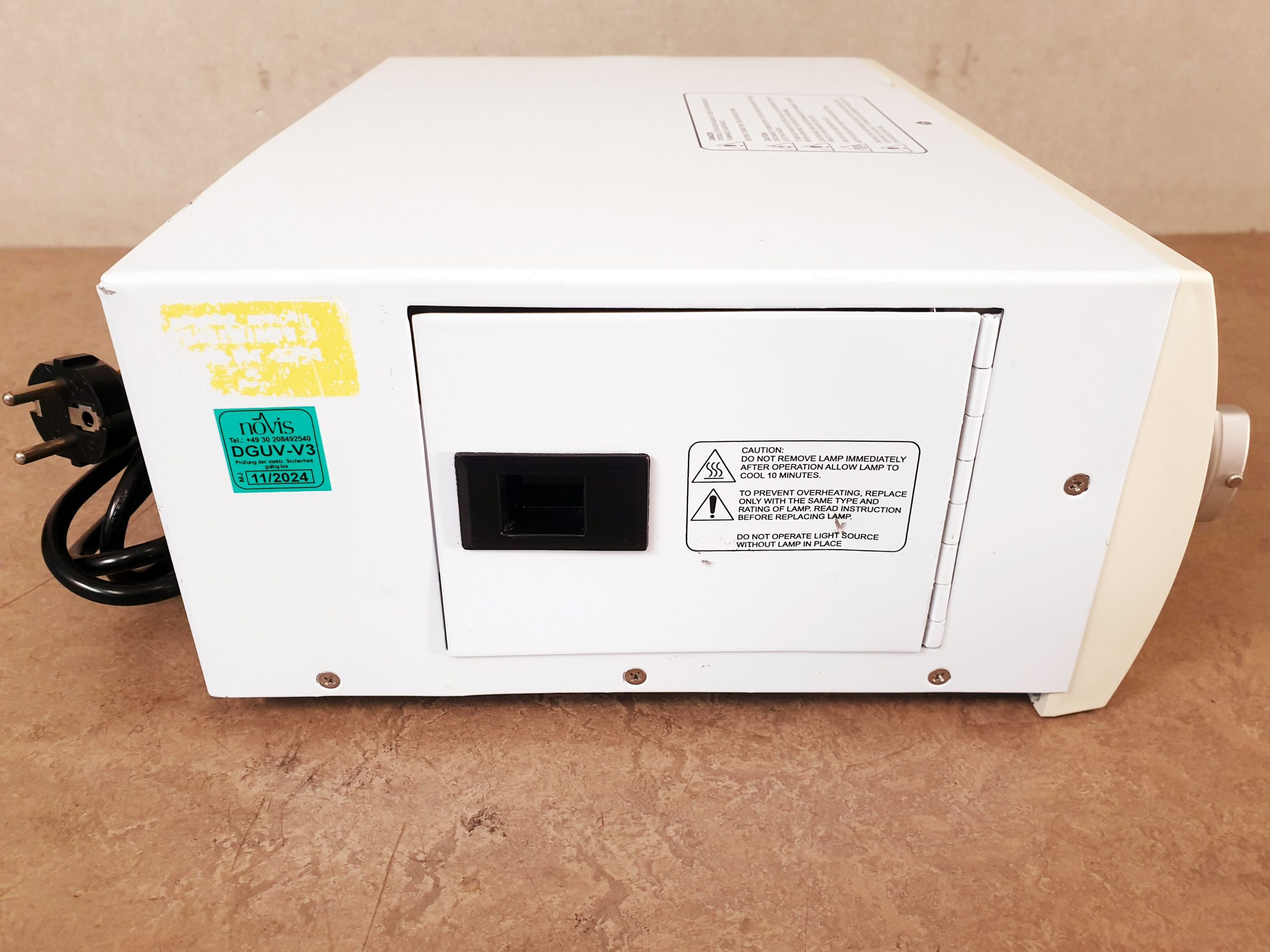 Sunoptics TITAN 300 (S300T) LIGHT SOURCE thumbnail 2