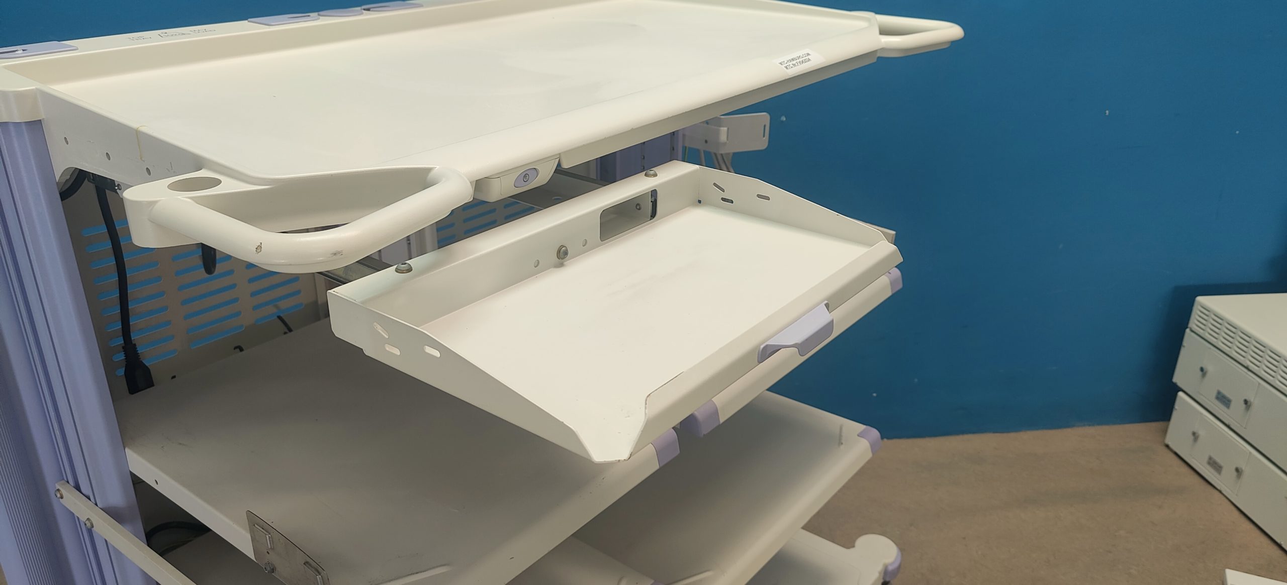Olympus Endoskopie Gerätewagen – mit Tastaturfach – Rollbar thumbnail 6