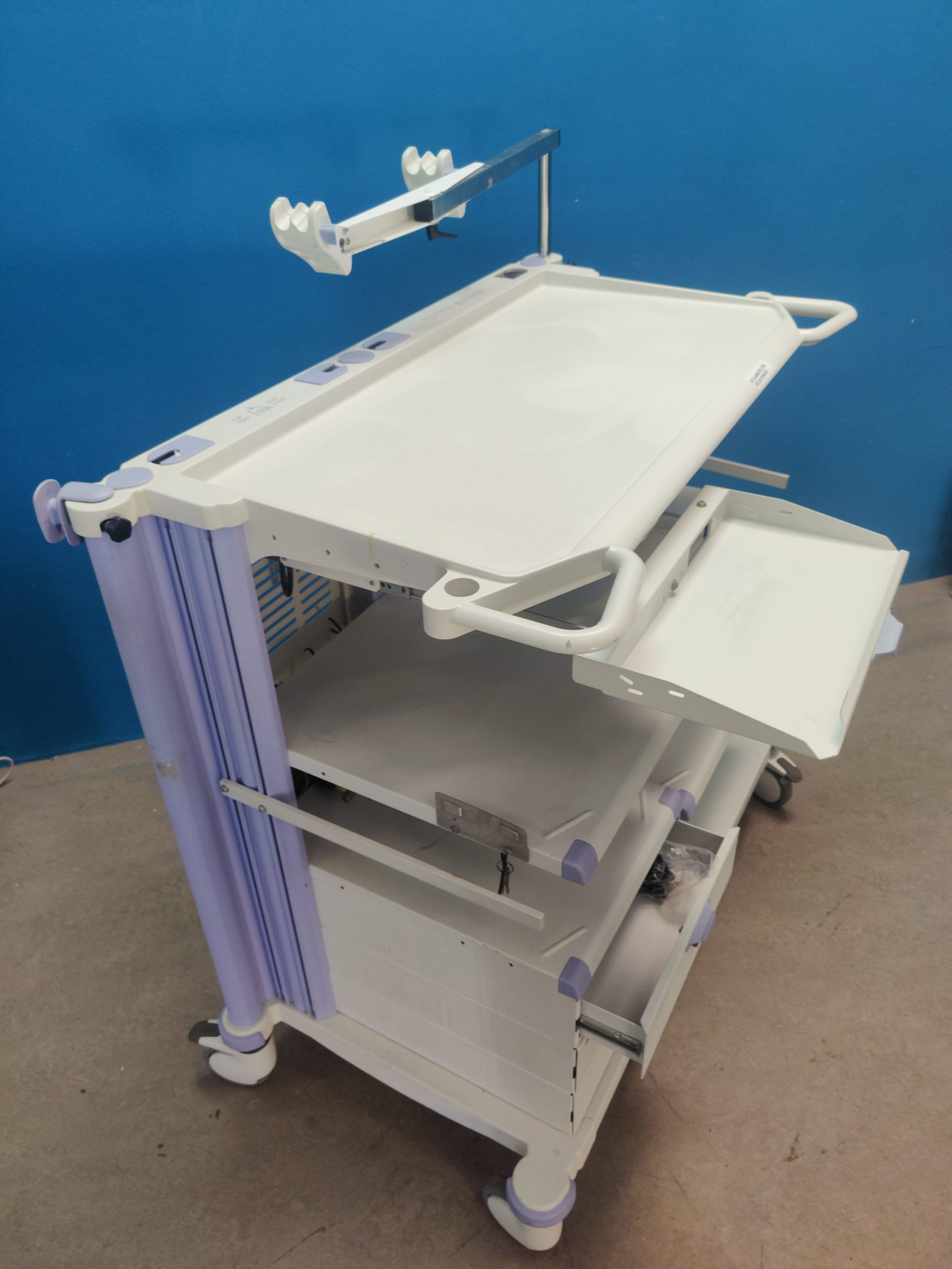 Olympus Endoskopie Gerätewagen – mit Tastaturfach – Rollbar thumbnail 7