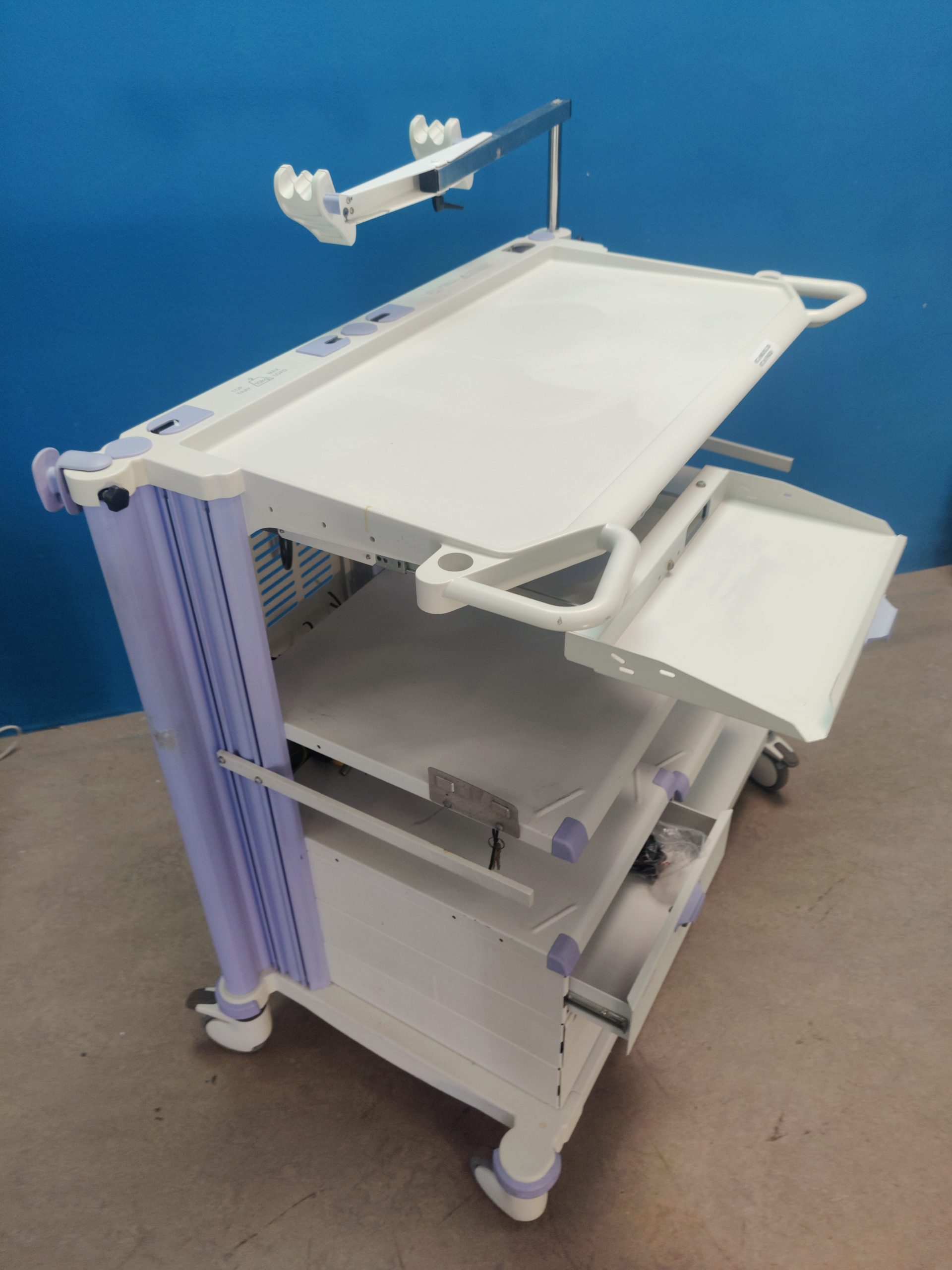Olympus Endoskopie Gerätewagen – mit Tastaturfach – Rollbar thumbnail 8