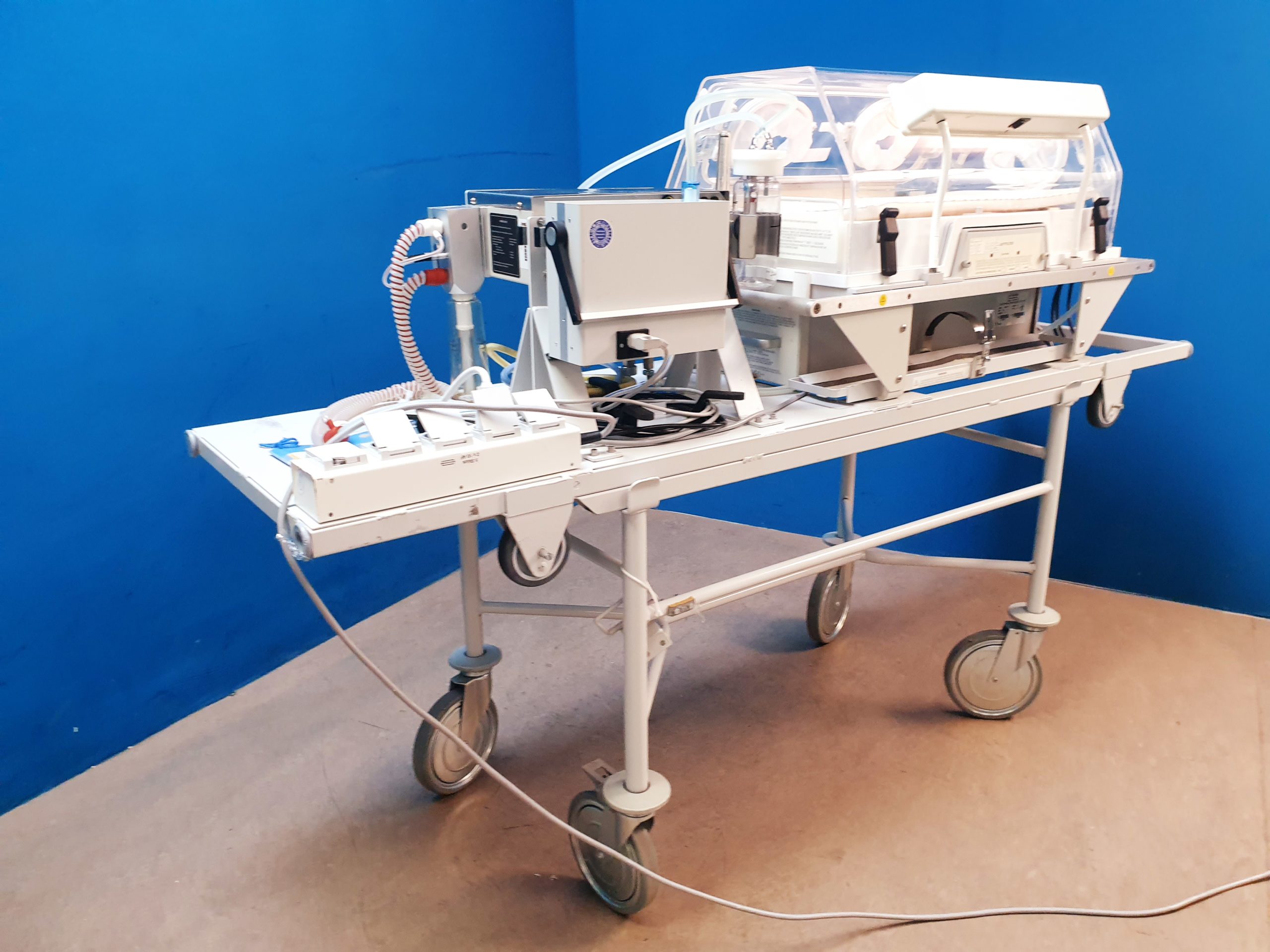 Draeger – Dräger Isolette TI500 Transport Inkubator + Paedivac Akku Heinen Löwenstein + stephan Reanimator F120 — image 1 of 14