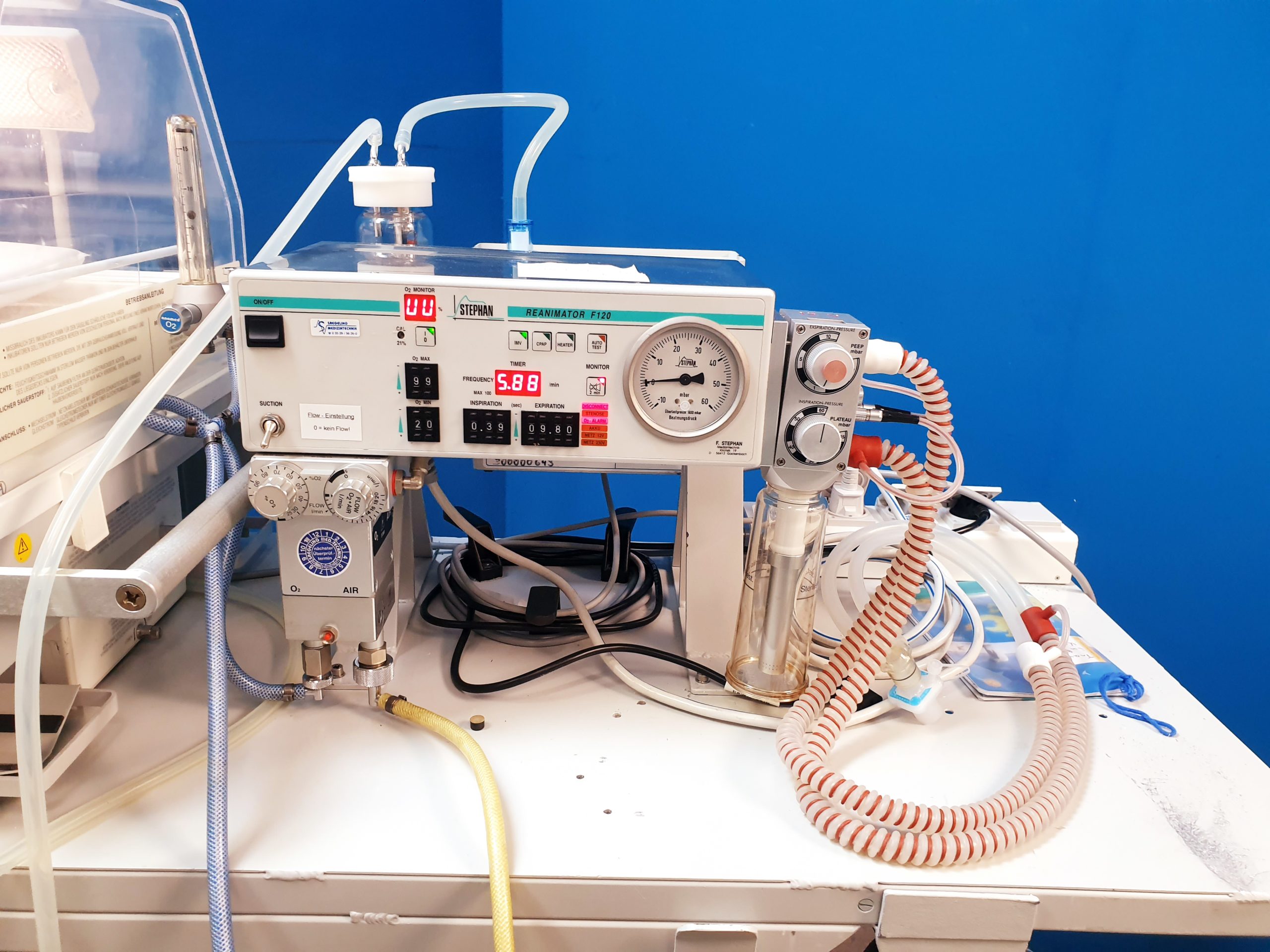 Draeger – Dräger Isolette TI500 Transport Inkubator + Paedivac Akku Heinen Löwenstein + stephan Reanimator F120 thumbnail 4