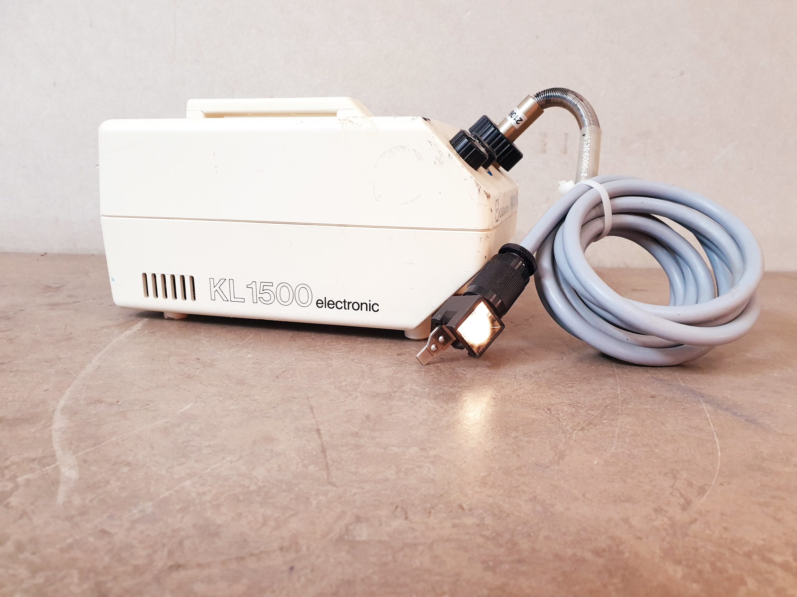 Leica Schott KL1500 Cold Light Source 150W — image 1 of 3