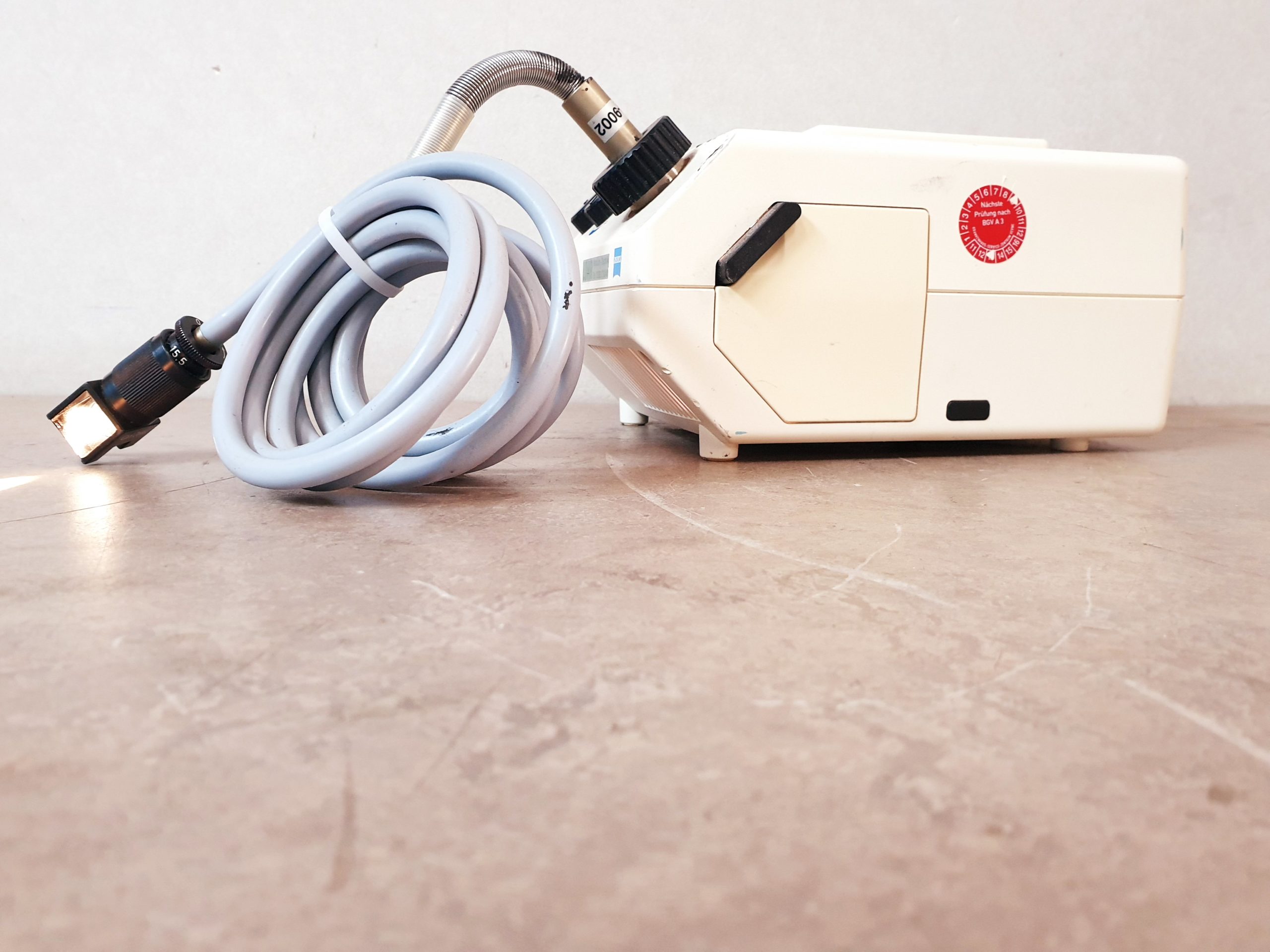Leica Schott KL1500 Cold Light Source 150W thumbnail 2