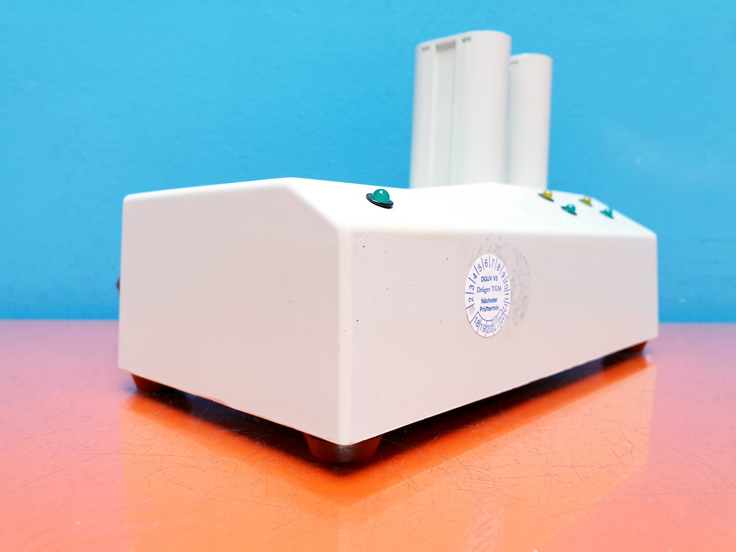 Aesculap GA604 // GA 604 Ladegerät + GA605 GA 605 AKKUS für Dermatome G650…. — image 1 of 4