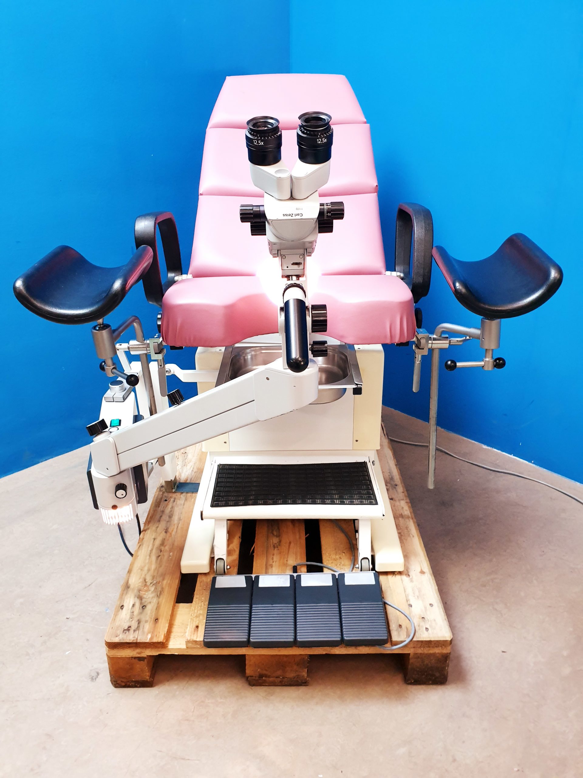 Medifa 400050 Gystuhl Behndlungsstuhl + Carl Zeiss 150-fc Kolposkop — image 1 of 10