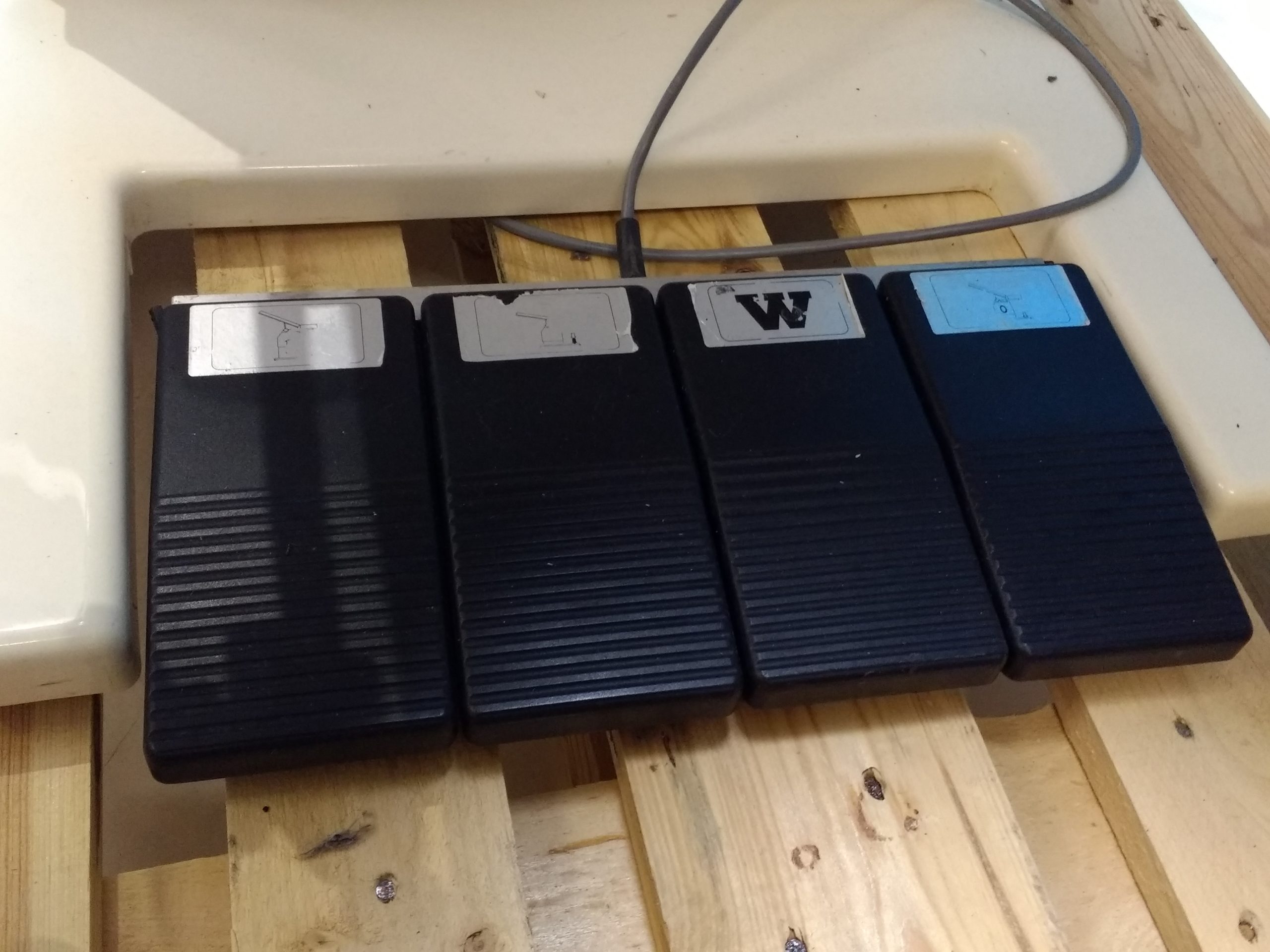 Medifa Gynstuhl , Untersuchungsstuhl ; mit Beinhalter Elektrisch thumbnail 5