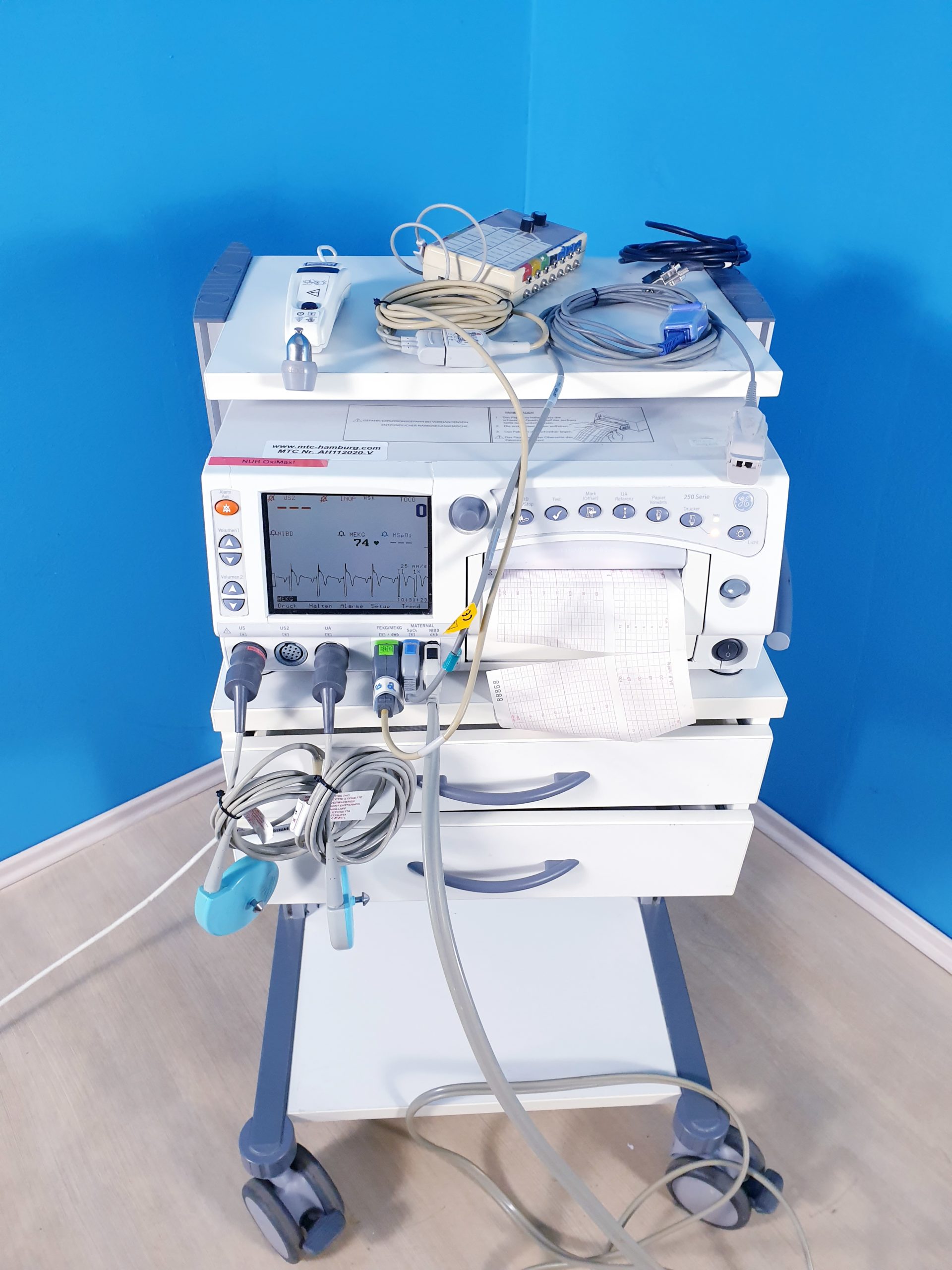 GE Corometrics 250 Series Fetal Mutter Monitor mit Zubehör — image 1 of 21
