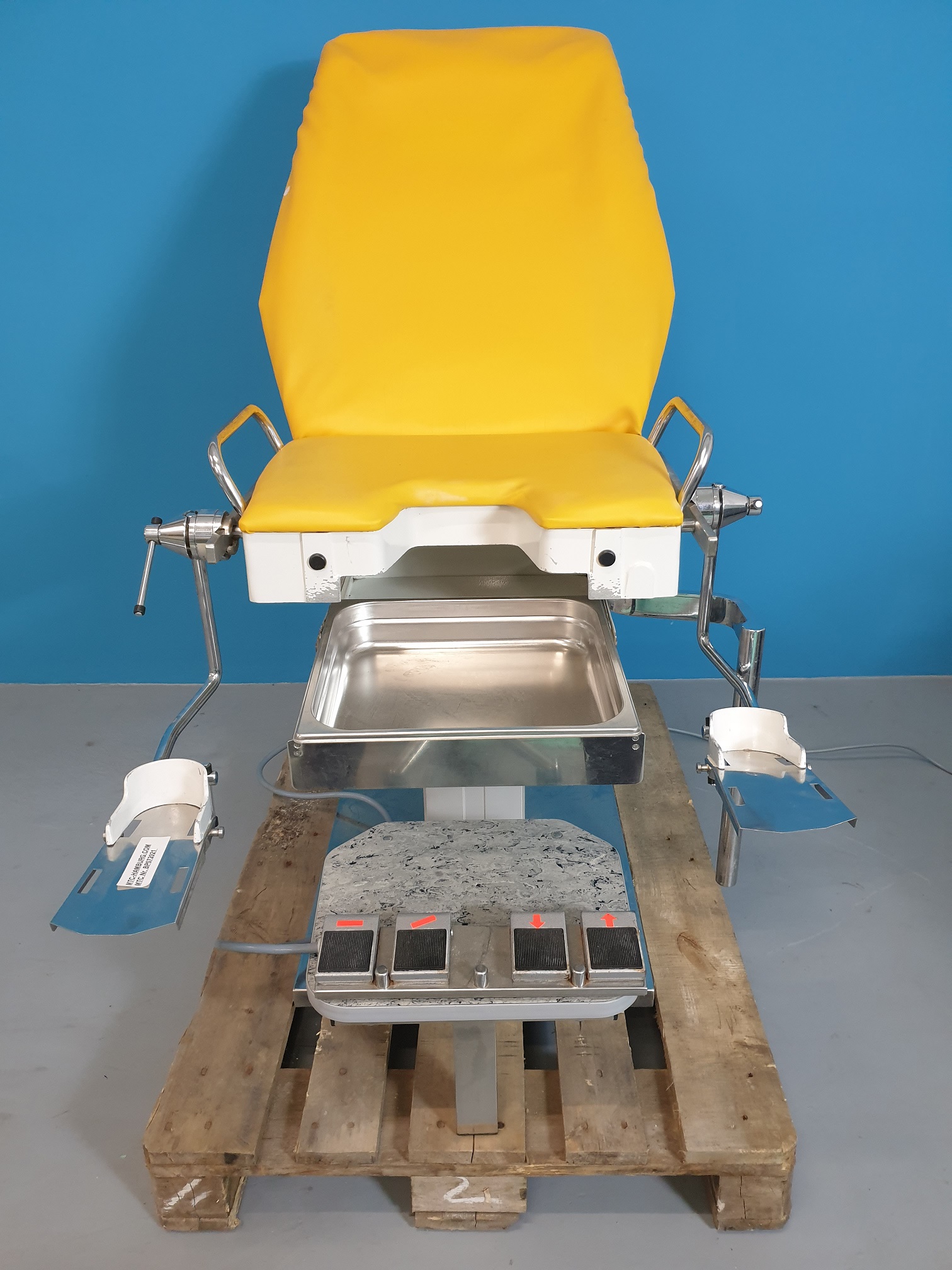 Gynäkologischer Untersuchungsstuhl Magnetic Elektromotoren AG LC 12ZWDS-004 — image 1 of 7