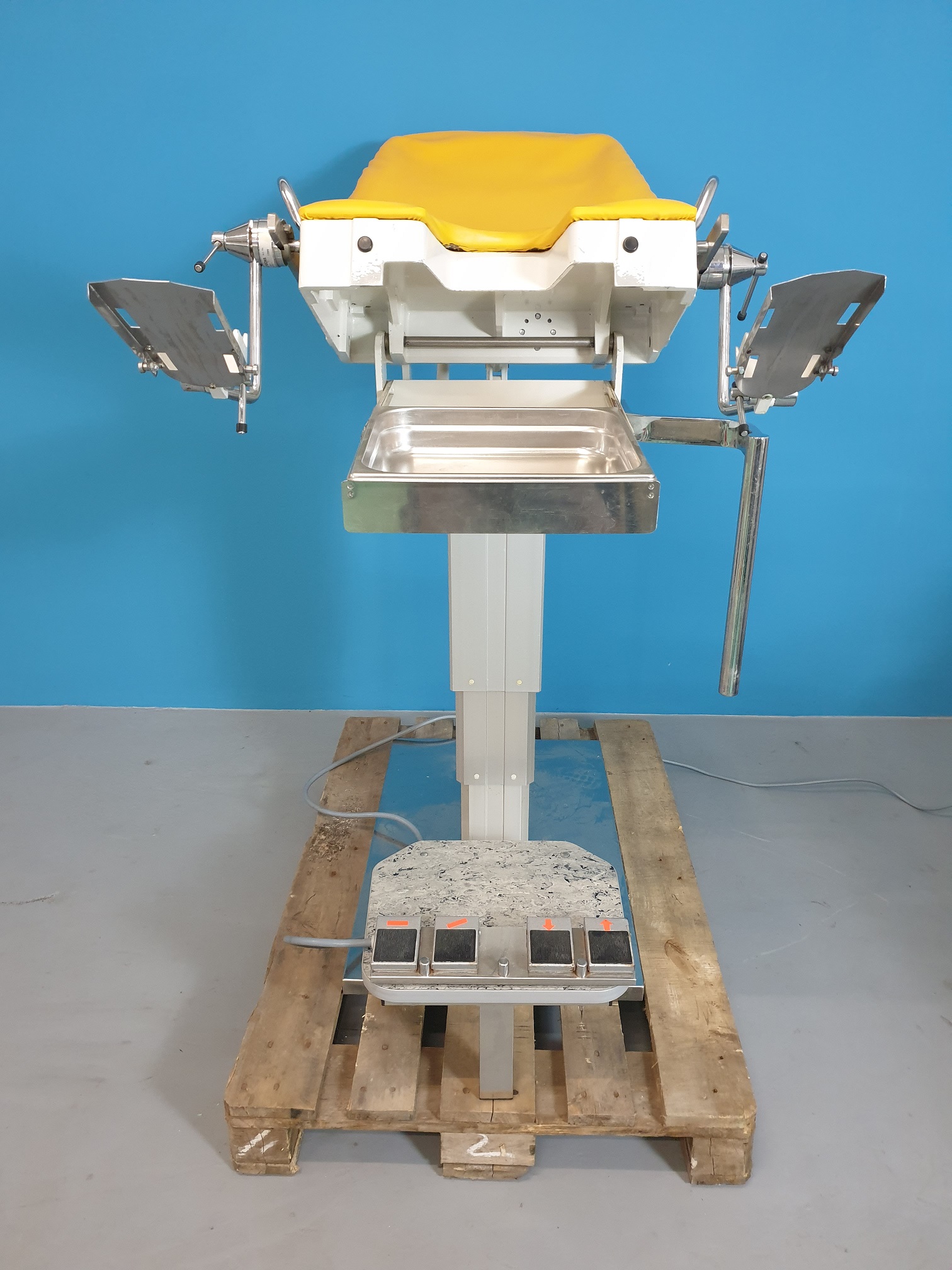 Gynäkologischer Untersuchungsstuhl Magnetic Elektromotoren AG LC 12ZWDS-004 thumbnail 2