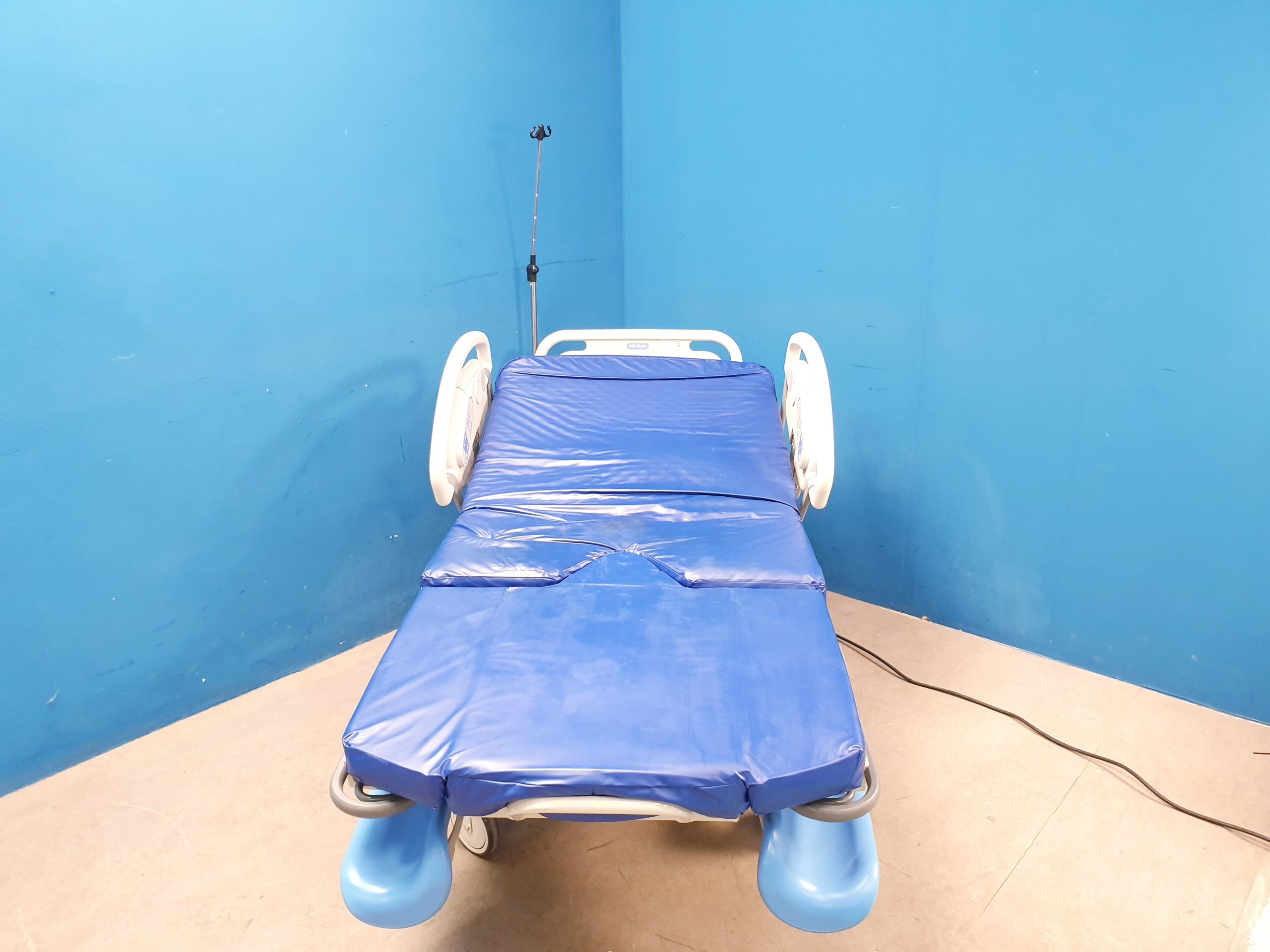 HILL-Rom AFFINITY 4 – P3700 – P 3700 Entbindungsbett — image 1 of 27