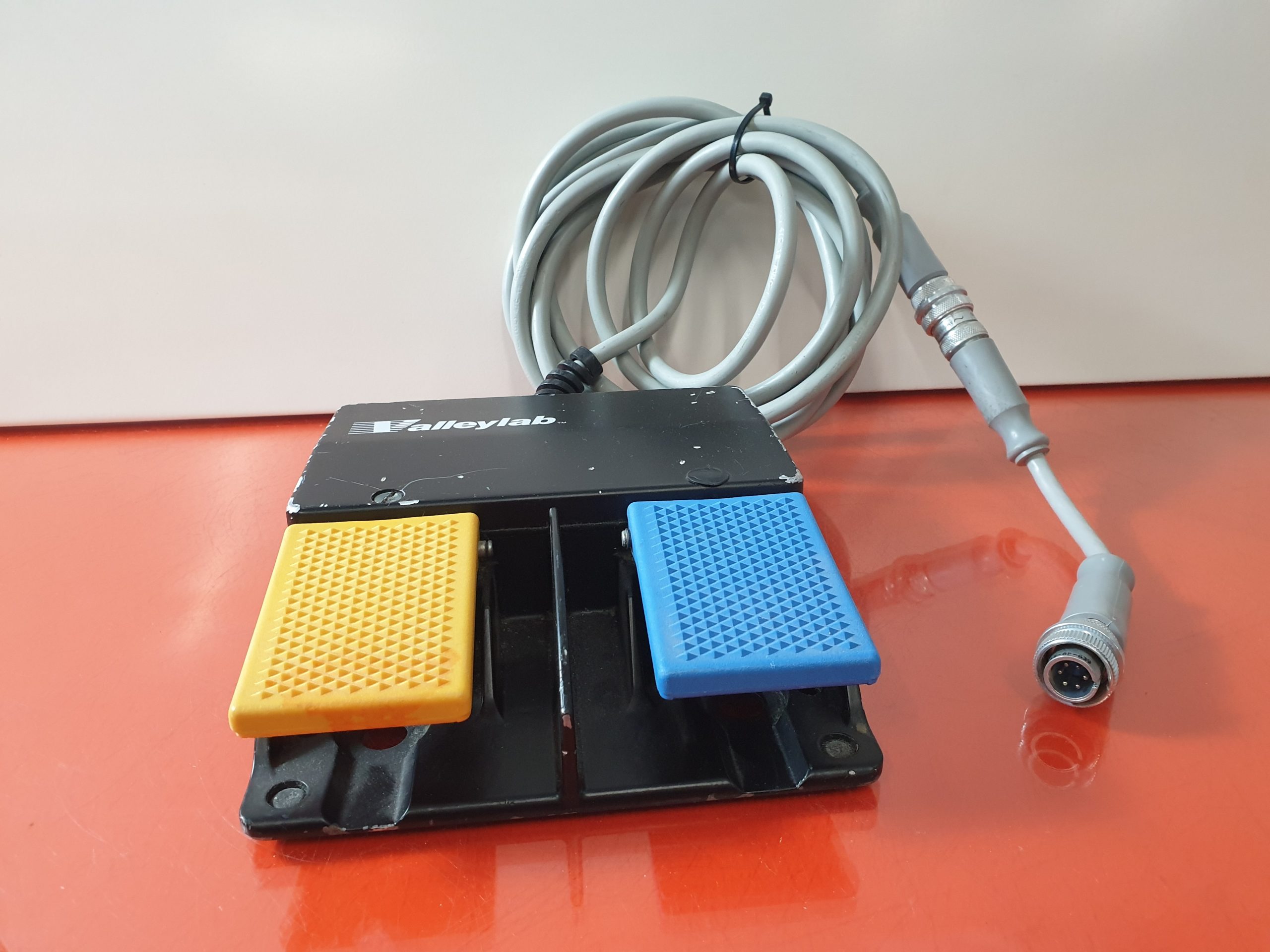 VALLEYLAB E6008B Foot Switch // Fussschalter — image 1 of 7